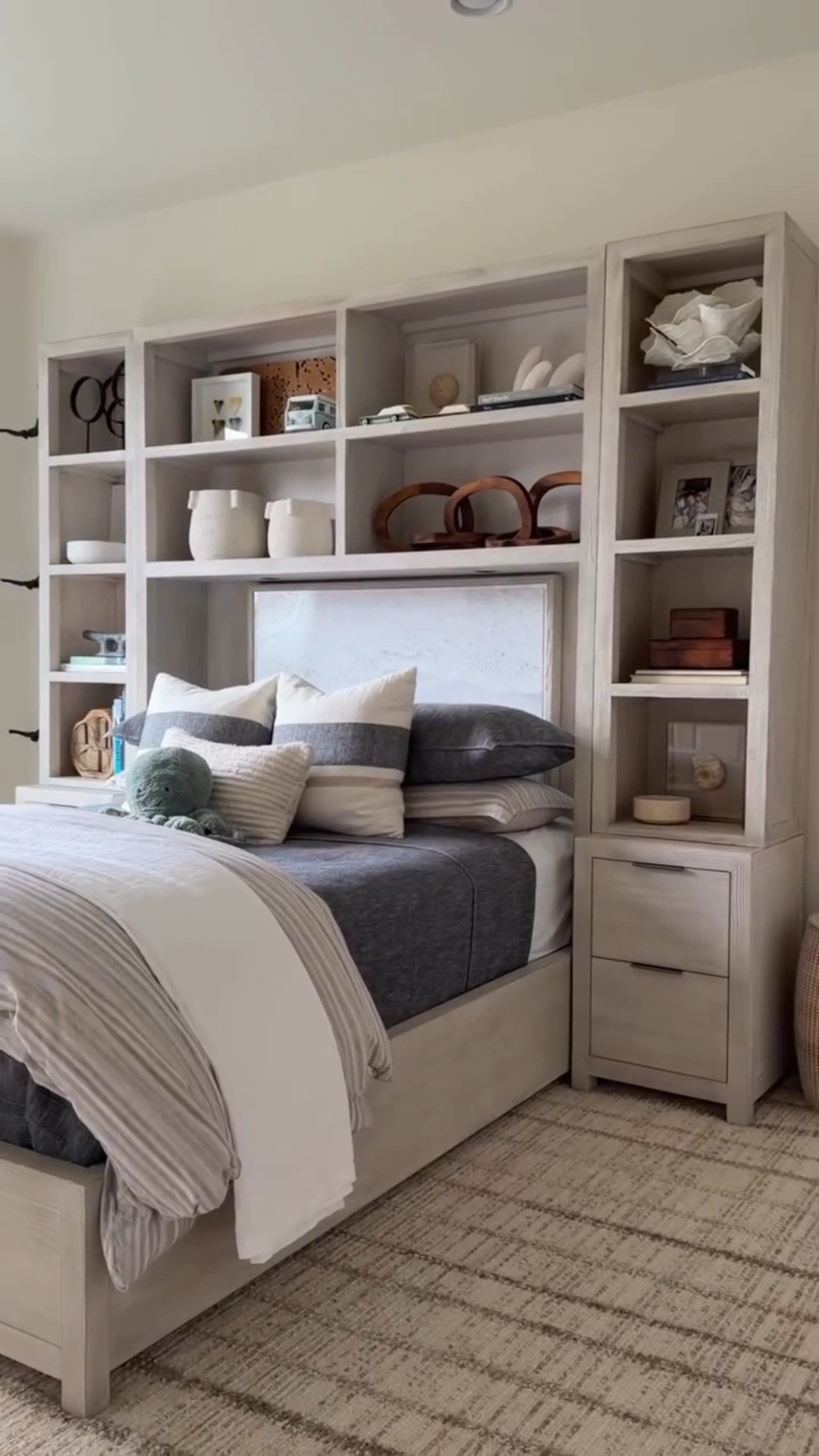 Drake’s new + improved big boy bedroom 🌊☁️🏄🏼 

#bedroomdesign #boysbedroomdecor #coastalhomedecor #homedesign #momsofinstagram