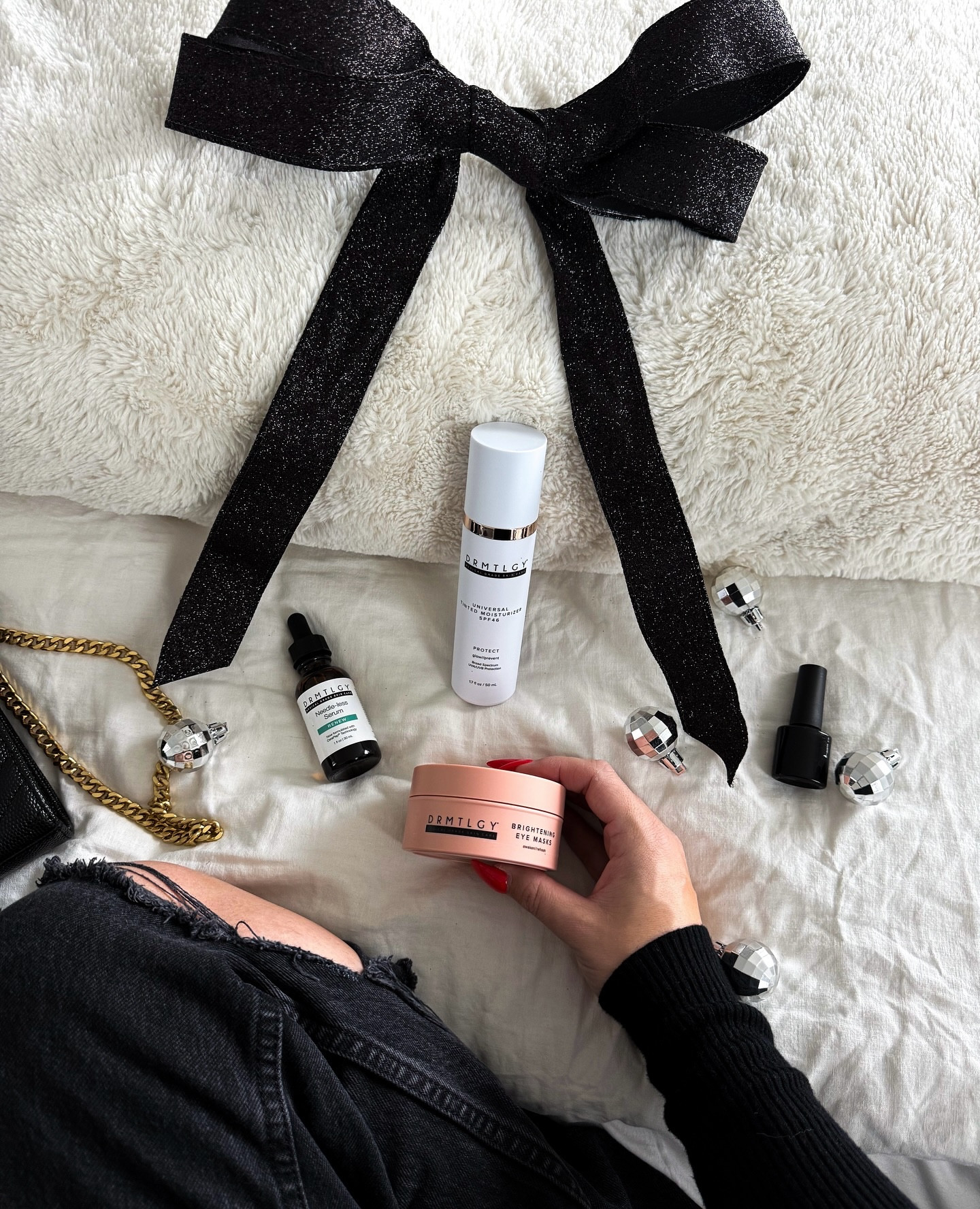 New year, new skin 🖤🪩✨

I've been using @drmtlgy for about a year now and have fallen in love with their skin care. 

Comment 🔗 for all my favorites in my LTK shop 

#ad #drmtlgy #skincareroutine #skincarethatworks #skincare #shopltk

#LTKselfcare