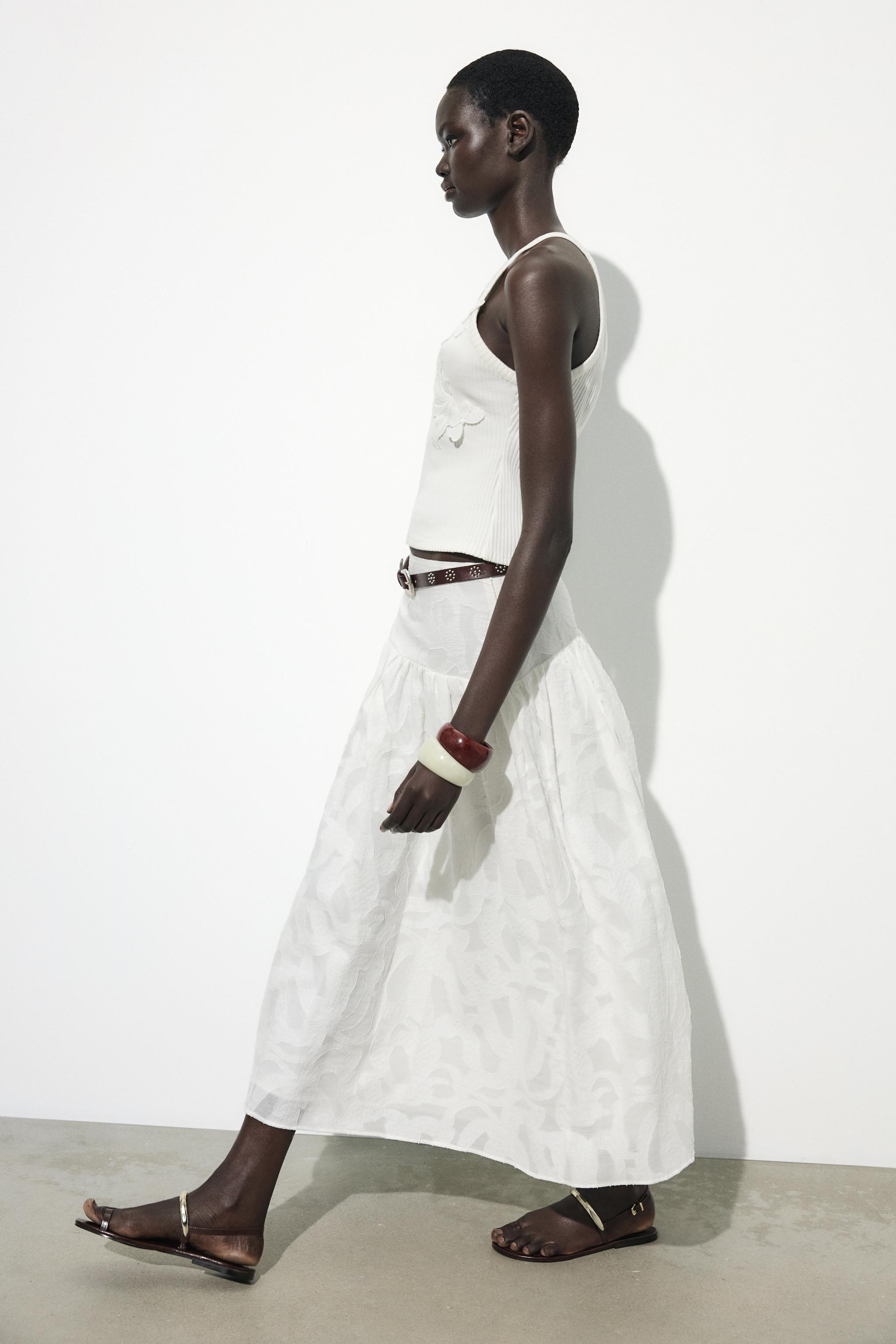 MAGLIETTA A COSTINE RICAMATA | Zara US