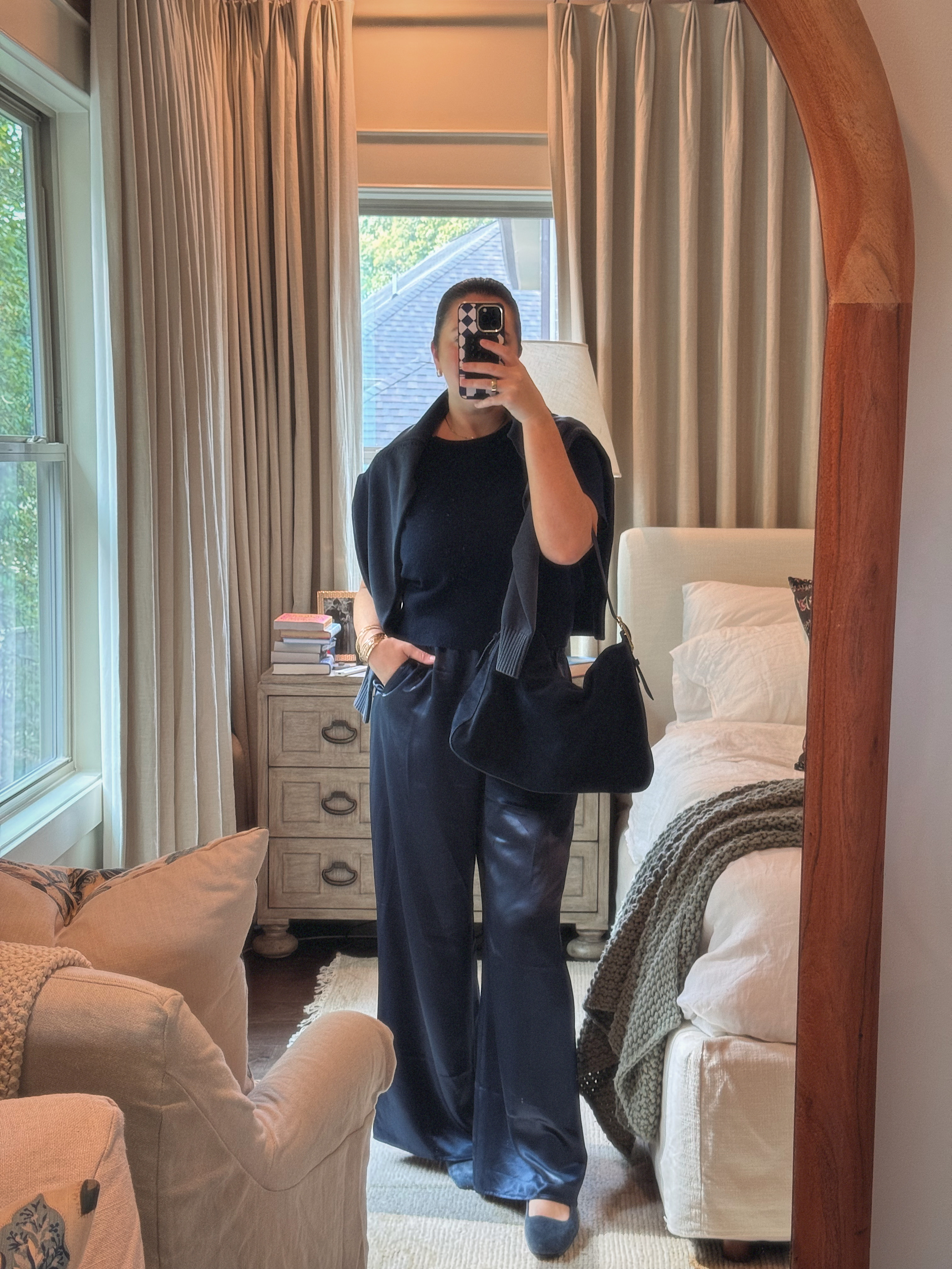 Yesterday's navy blue outfit! 

outfit inspo l navy blue l fall  

 