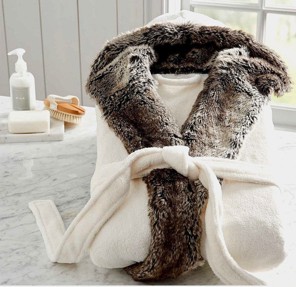 LUXURIOUS HOODED ROBES 

Comes in multiple colors 

#LTKmorningroutine #LTKSaleAlert #LTKBeauty