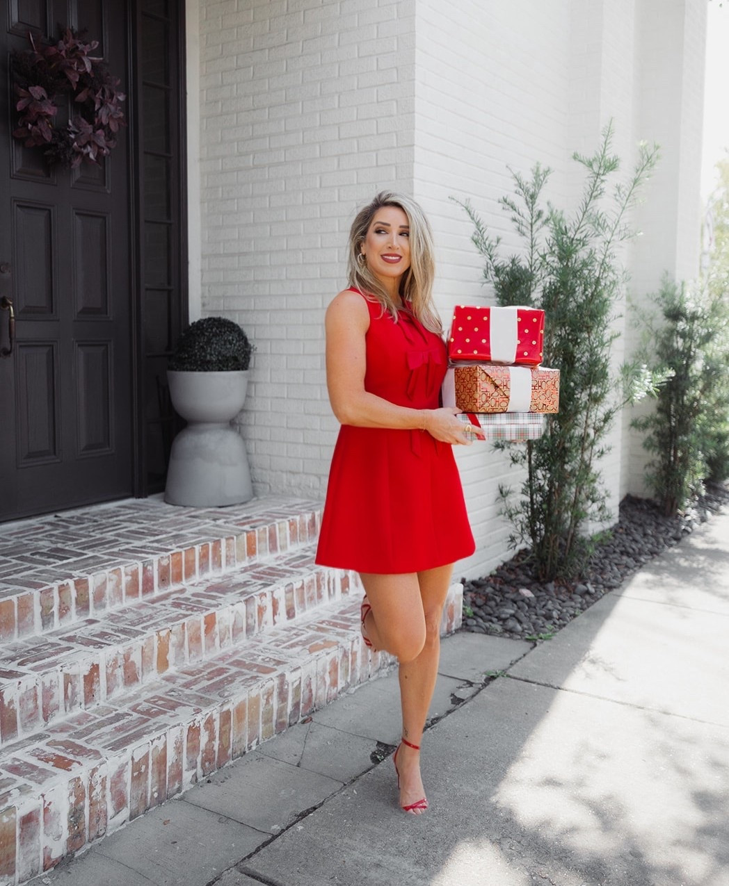 Red holiday dress with bows. ✨♥️

Christmas dress, holiday party, short red dress

#LTKStyleTip #LTKHoliday #LTKParties