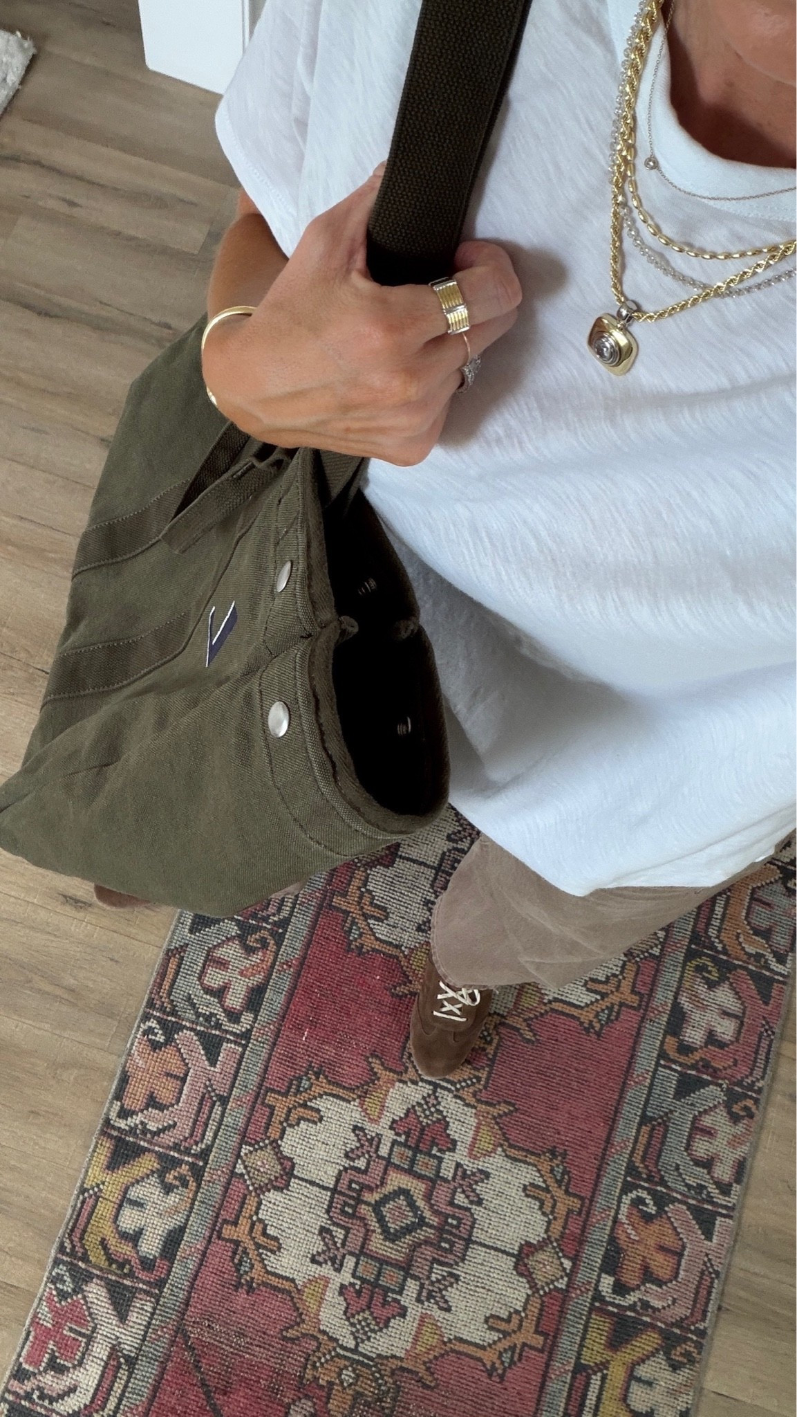 Love this Alex Mill tote, so perfect to throw on with a casual outfit and layered jewelry. 

Slub knit tee runs oversized, wearing a S, brown barrel denim runs TTS, wearing a 25, brown suede sneakers run TTS

#LTKgrwm #LTKootd #LTKmomlife