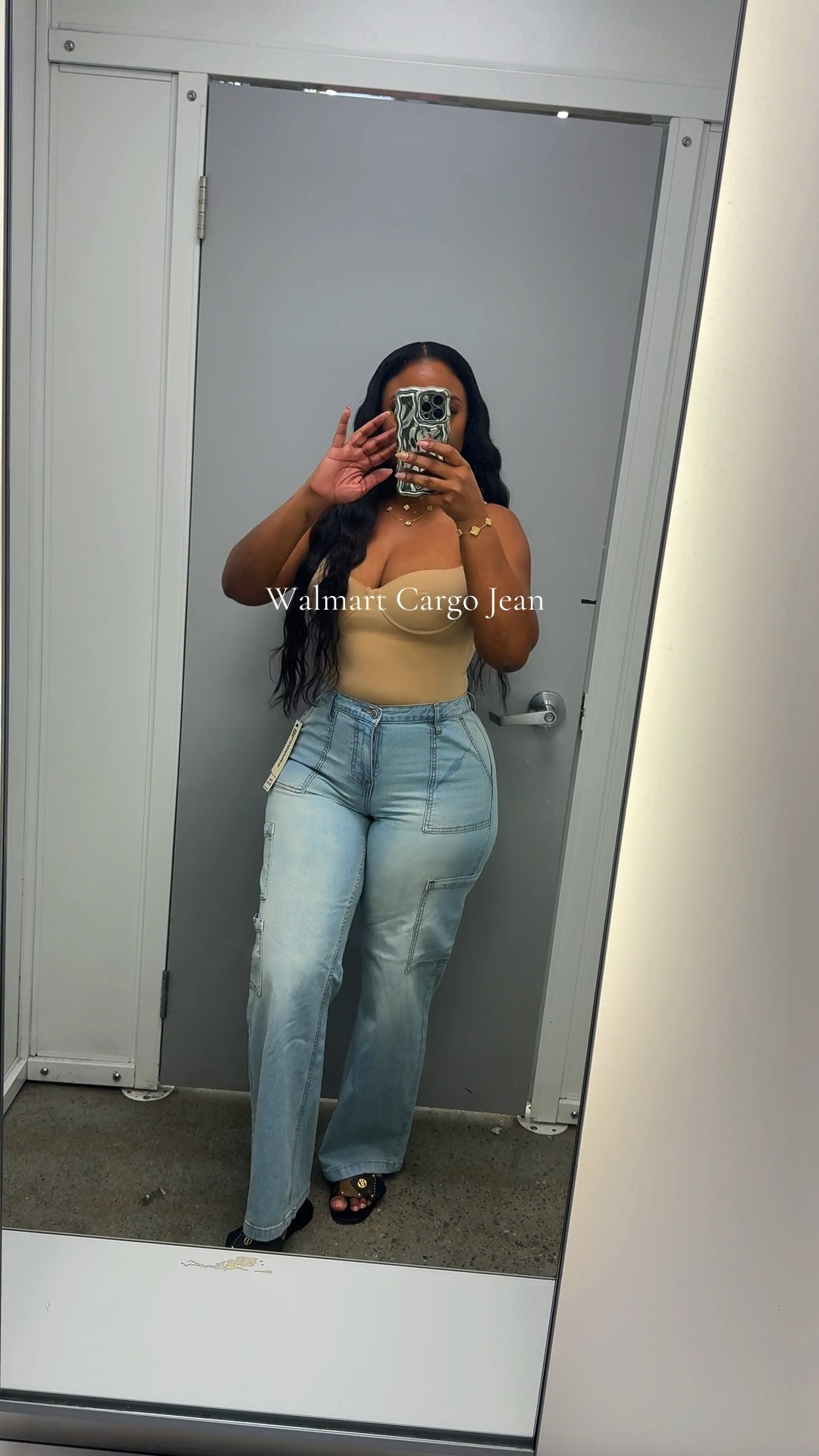 Walmart Cargo Jeans SALE 

Will post Jean details in my Ltk .

Have good stretch ladies ! 
No Boundaries Wide Leg Cargo Jeans
170lb 44 Hips 5”4 
Wearing a size Small

walmart jeans for women
2025
best walmart jeans walmart finds
#cargojeans #cargopantsoufit #walmart #walmartclearance #walmartfinds

#LTKSaleAlert #LTKU