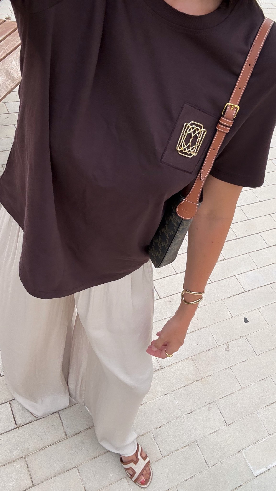 Chocolate brown LOEWE DUPE at Zara🤎
Tags: brooch detail tshirt oversized satin pareo trousers shimmery gold metallic stretch waist fashion summer date night dinner with the girls inspo outfit ideas city break casual cool girl Barcelona

#LTKsummer #LTKstyletip