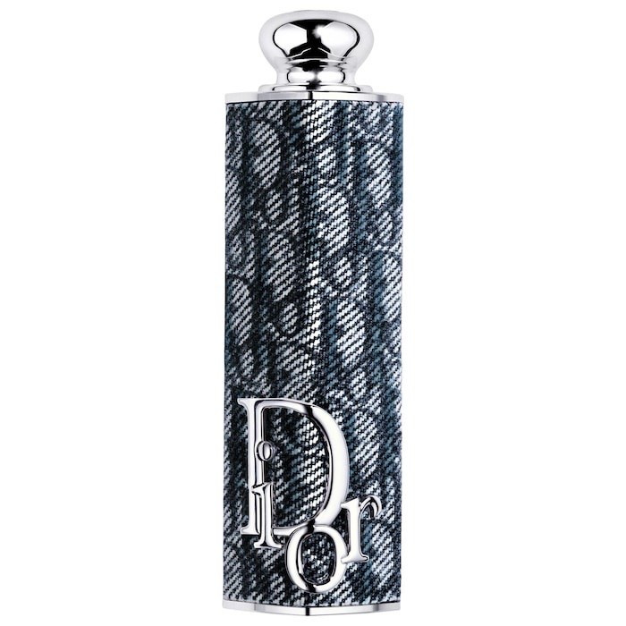 Sometimes it’s the little luxuries. 💙 This limited-edition Dior lipstick had me at the denim packaging.