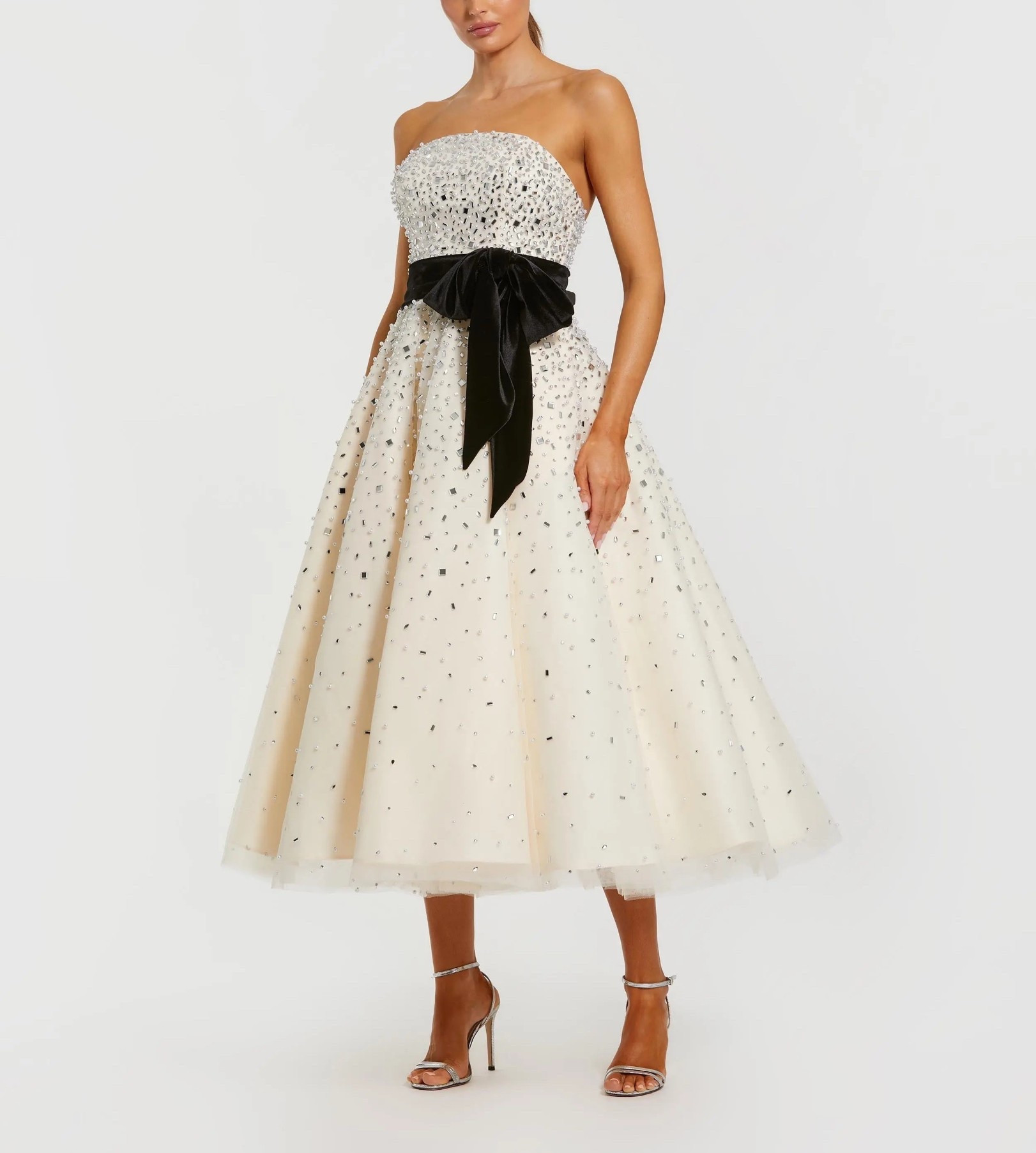 🎄 Designer Dress Spotlight 🎄 

Waltz into the night for a Winter Gala with the White Embellished Strapless Midi Dress with Velvet Bow from Mac Duggal. This party gown is under $700.

Keywords: Designer fashion, winter gala, ball room gown, strapless dress, cocktail party, holiday party, sequin dress, midi dress, strapless dress, bow dress, white dress, holiday dress, formal dress, mini dress, maxi dress, velvet dress

#LTKgrwm #LTKHoliday #LTKGiftGuide