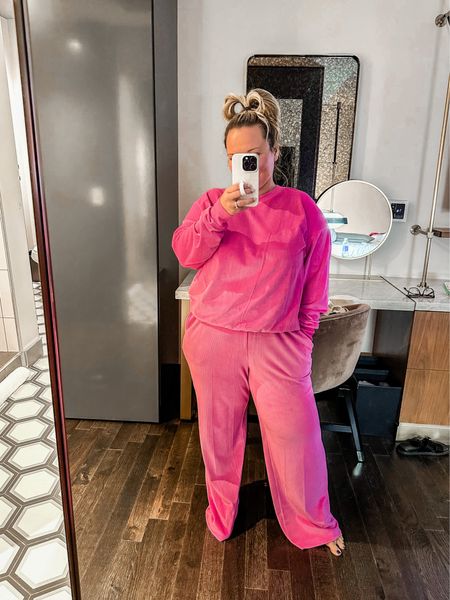 #walmartpartner #walmartfashion @walmart @walmartfashion lounge wear pajama set size large 
Comes with a scrunchy too! Comes in several colors! Perfect lounge set for the holidays! Super soft and cozy! 
 

#LTKSeasonal #LTKover40 #LTKmidsize