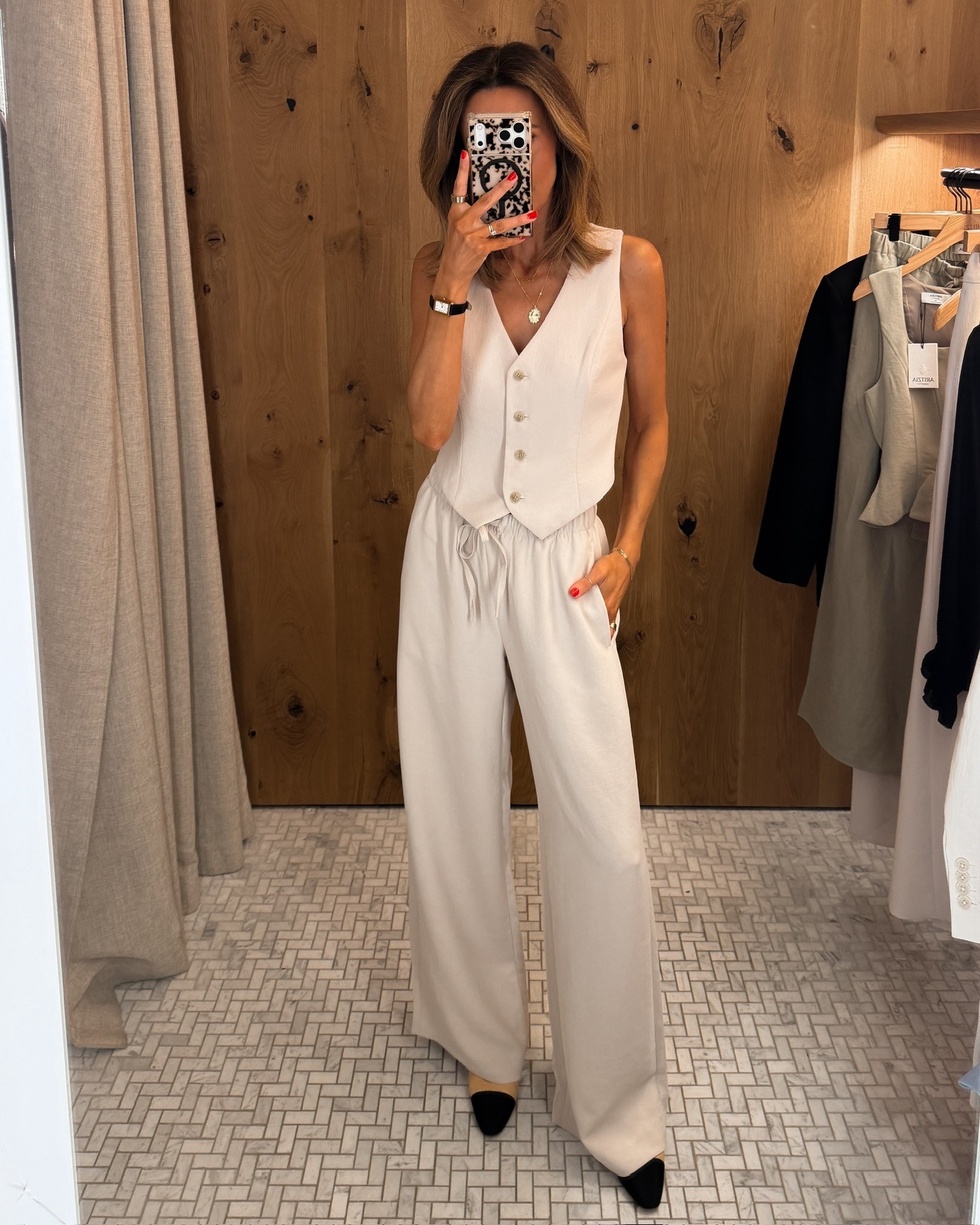 Another gorgeous set in the wrinkle free fabric. This is so breathable and perfect for warmer weather - wearing a 2 on bottom for a looser fit and loving it, top is tts

#LTKootd #LTKTravel #LTKSeasonal