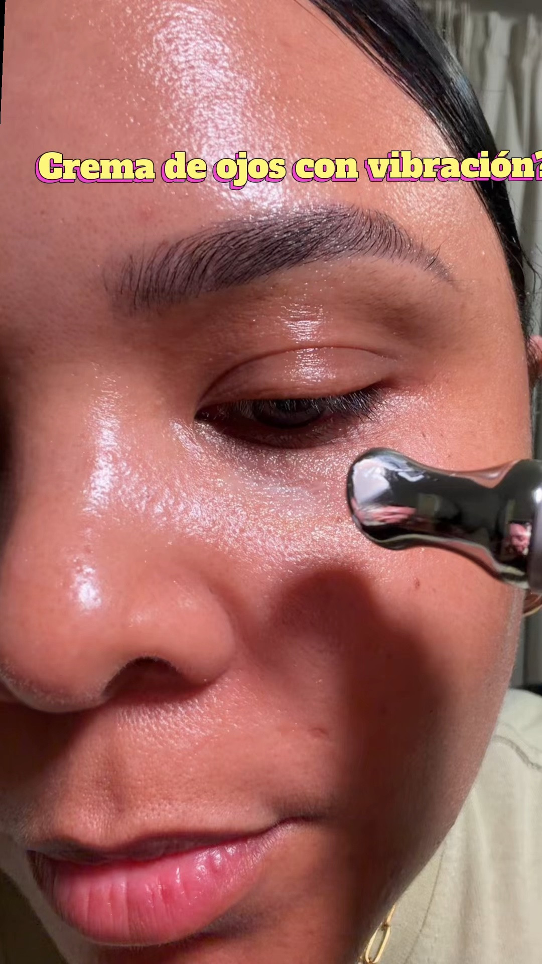 Tu nueva obsesión de skincare: crema de ojos + masaje vibratorio en un solo paso.
• Hidrata, aporta firmeza y revive tu mirada al instante.
¡Disponible aquí en el link!
#SkincareCoreano #MiradaFresca
#BellezaCoreana #SkincareRutina
#VTcosmeticsUS @VT Cosmetics US