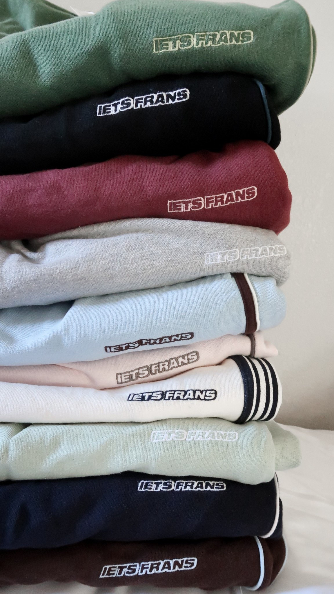 something about me is if I love something I will buy in every color possible… these iets frans sweatpants from @Urban Outfitters have never let me down. they are the perfect dancer wide leg joggers! 

#uo #uoonyou #sweatpants #urbanoutfitters #dancer 