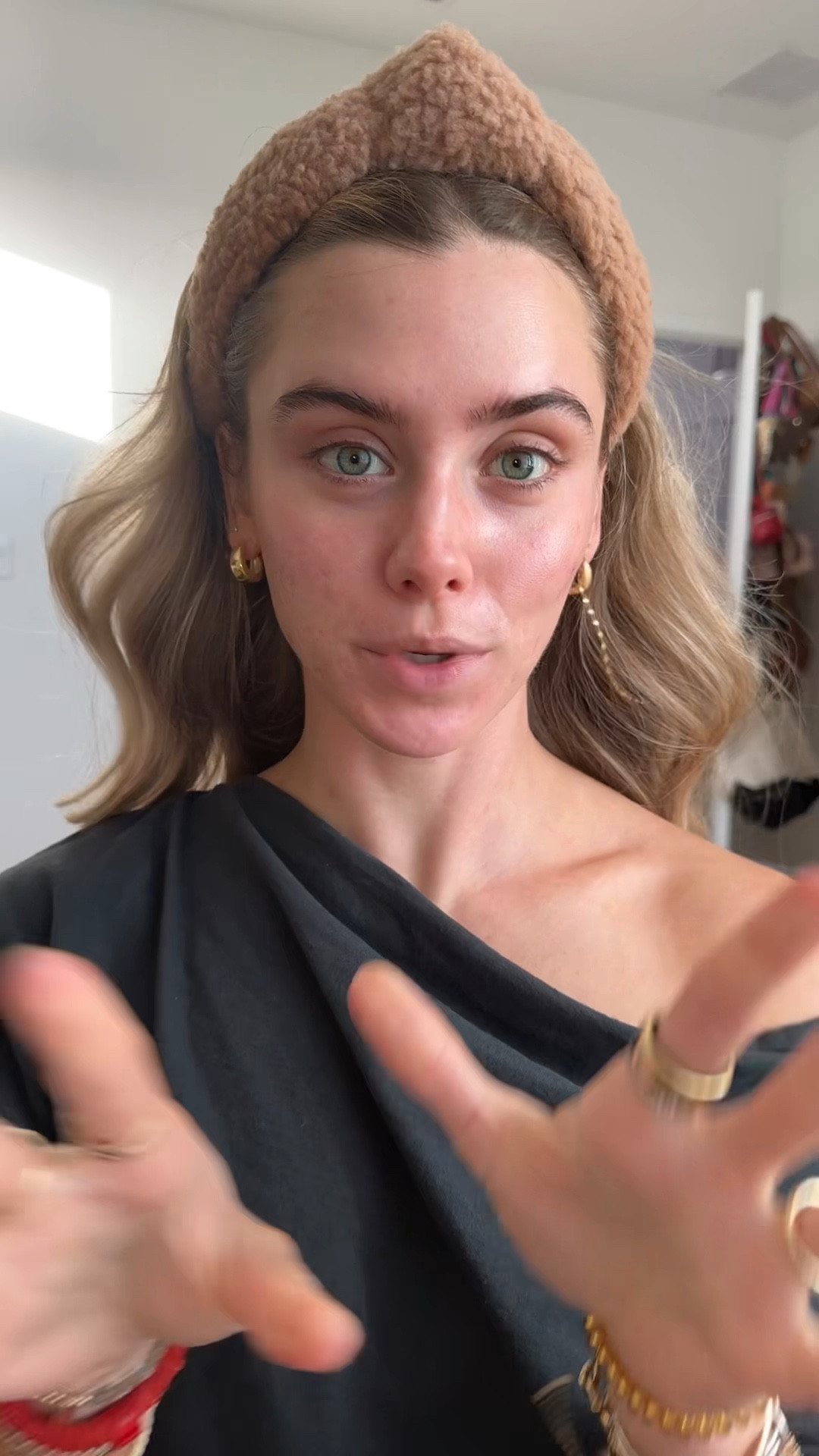 no makeup five minute face situation using some new products 😌 very impressed with the coverage and finish of this spf tinted moisturizer it’s incredible 🤗

@versed tinted moisturizer shade 5N; @DIBS Beauty glow tour duo shade moon dust; @saie cityset setting spray; @makebeauty  new moon blush; @Benefit Cosmetics US  clear brow gel; @dibsbeauty baked bronzer shade caramel cappuccino; @hudabeauty blush filter strawberry cream; @hudabeauty Cherry peach loose setting powder; @makebeauty concealer shade 02

#fiveminutemakeup #nomakeupmakeup #nomakeupmakeuplook #getreadywithme #grwmmakeup 

#LTKBeauty #LTKselfcare #LTKgrwm