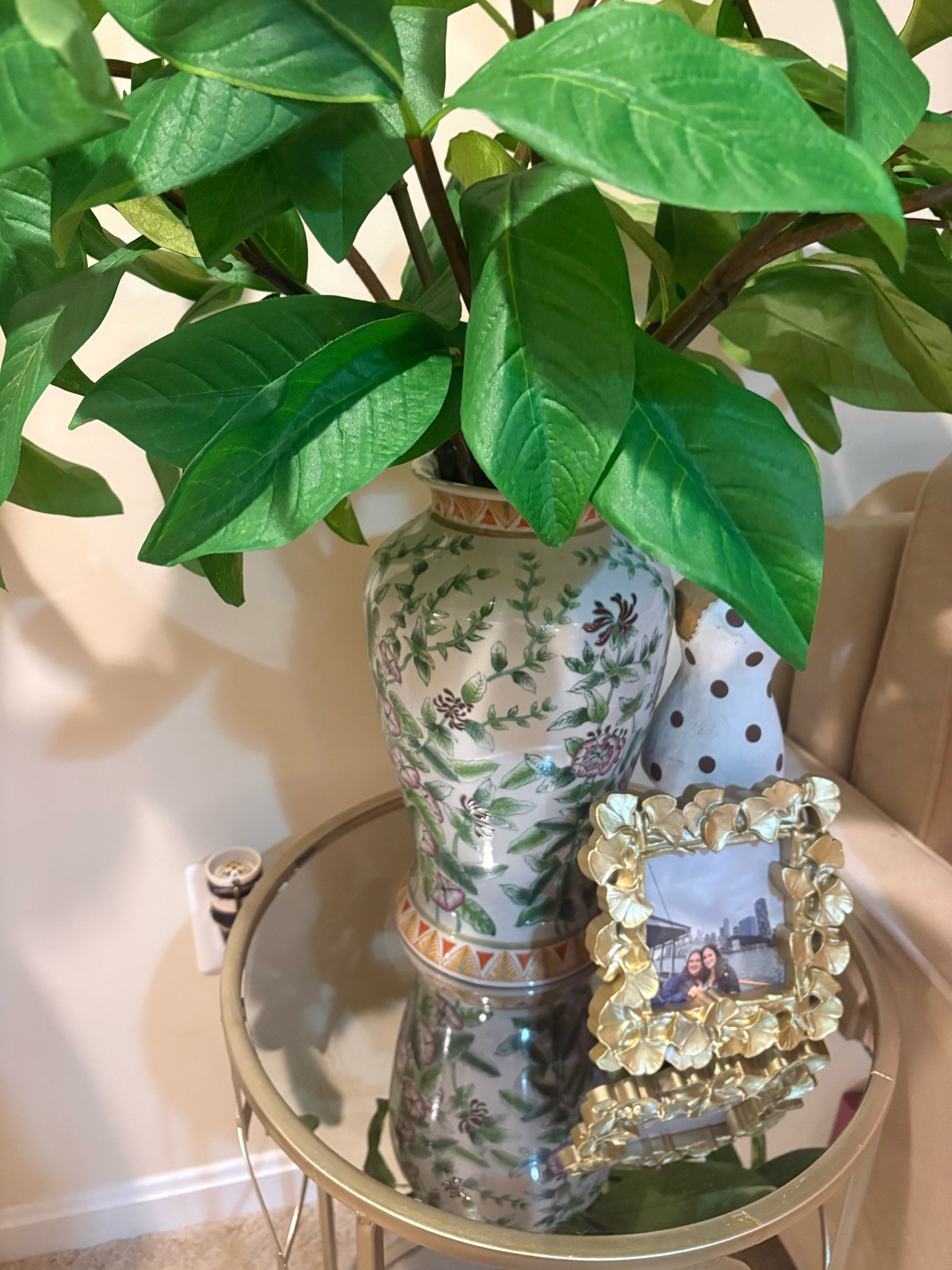 #AD #Gifted | Truly, you can never have too much blue and white 🩵🩵 I am in love with this little nook in my cloffice that is dressed up so beautifully with this @sissyyellenliving vase!

#LTKHome #LTKdayinmylife #LTKstorytime