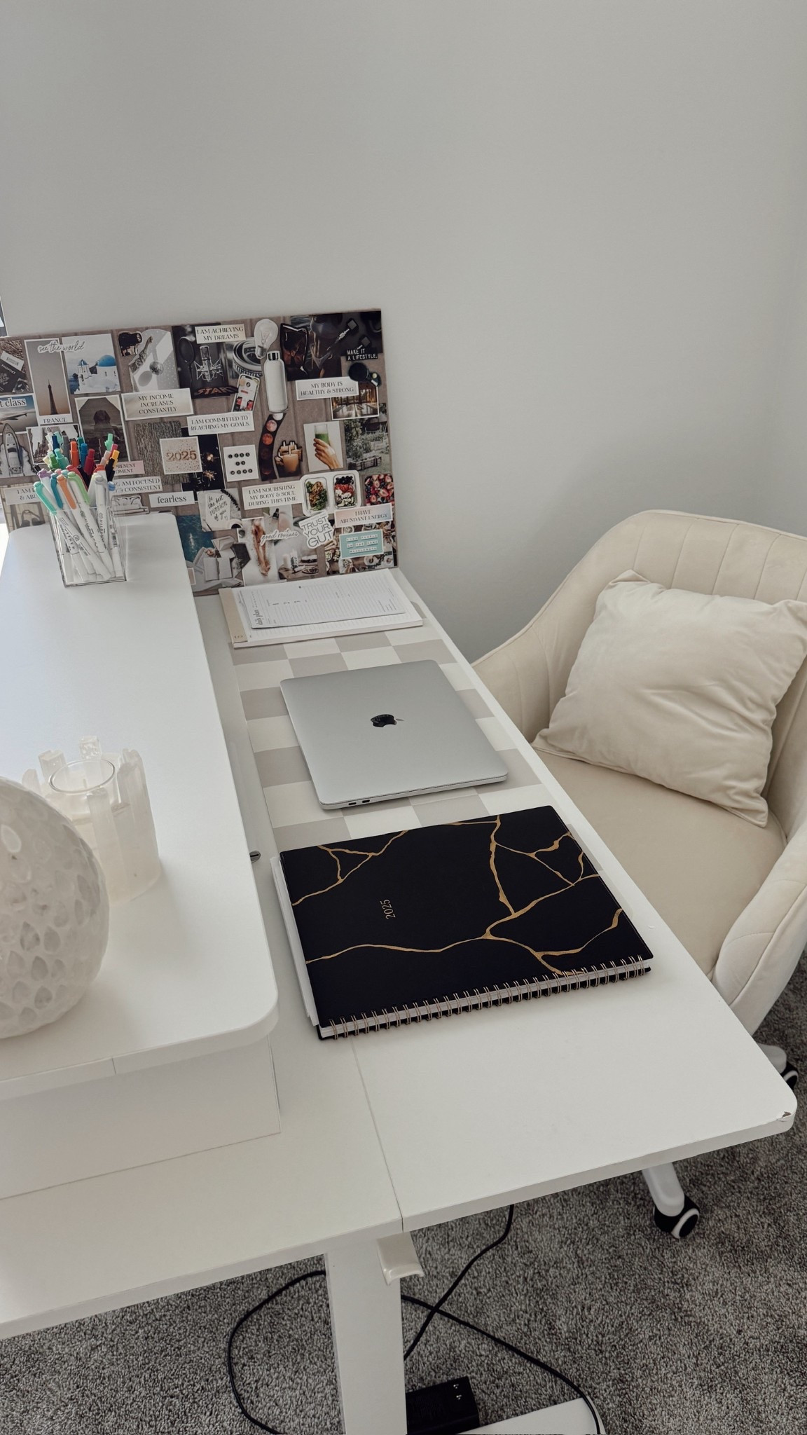 My office essentials from Amazon 〰️
Office chair, white chair, desk mat, office must have, wfh, home office, office desk, office organization



#LTKHome