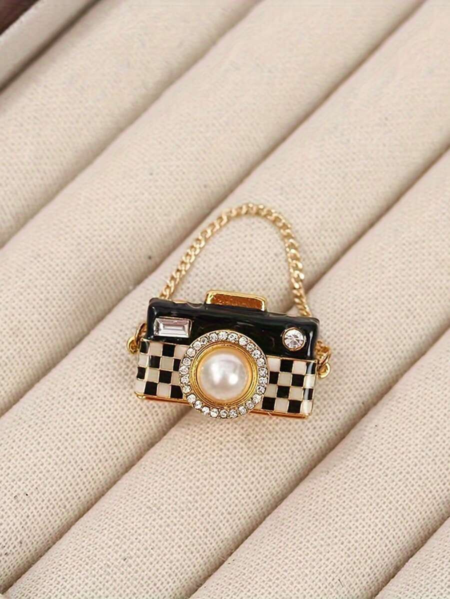 1pc Retro Mini Camera Design Fashion Brooch, Charming And Versatile Accessory | SHEIN