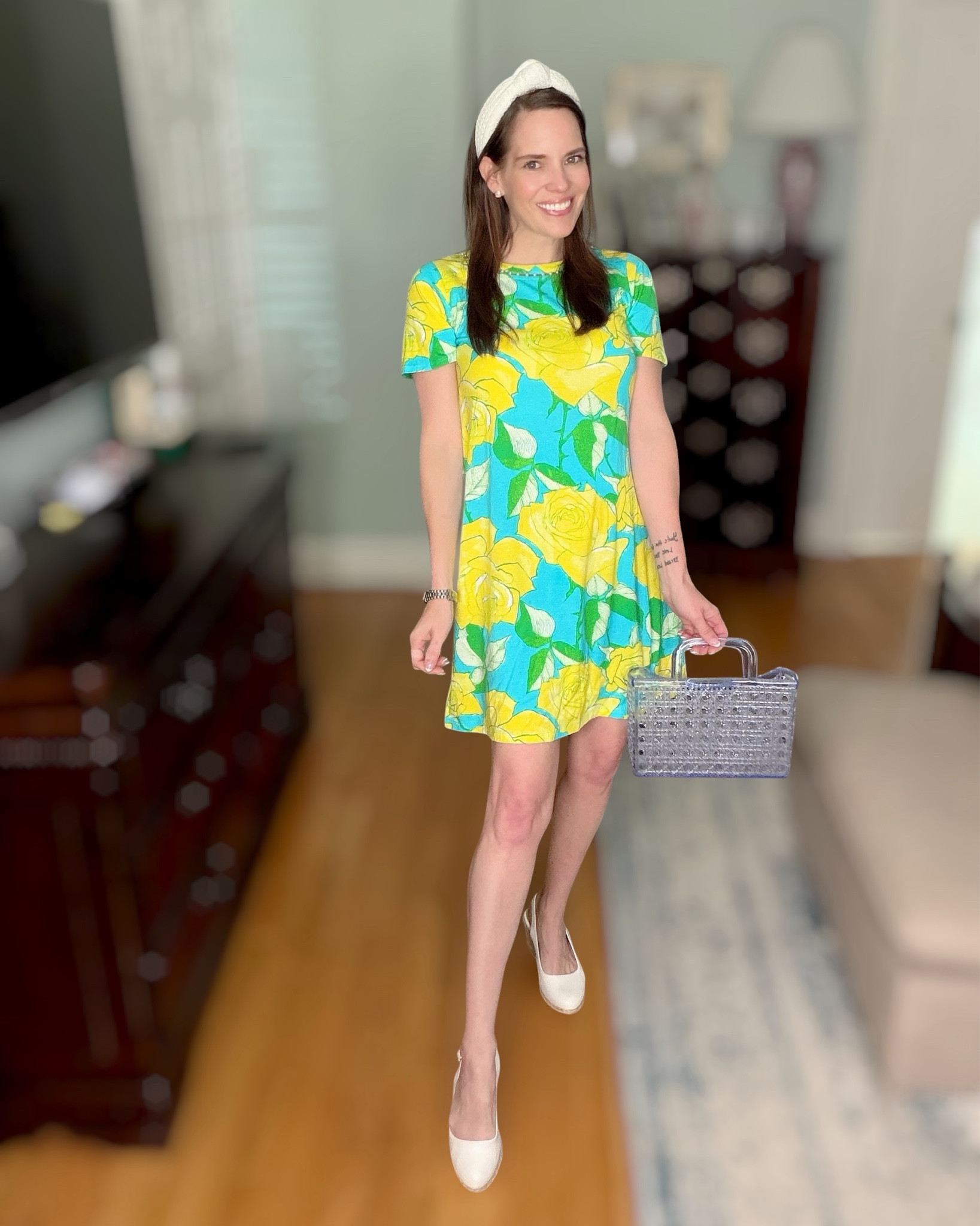 Lilly Pulitzer Lemon Print Dress 🍋 Preppy Summer Outfit


Such a happy, bright summer look 🍋💛 This Lilly Pulitzer dress is the ultimate throw-on-and-go piece with its vibrant lemon print and easy shift silhouette. Lightweight, comfortable, and perfect for everything from brunch to errands or vacation days ☀️

Styled it with classic espadrille wedges, a jelly mini tote, and a simple headband for that polished preppy feel. The bold print does all the work while the accessories keep it fresh and effortless ✨

Wearing size XS.

lilly pulitzer outfit, lemon print dress, preppy summer style, colorful summer outfit, resort wear look, classic shift dress, espadrille wedges outfit, jelly tote bag, bright summer fashion

#LTKSeasonal #LTKOver40 #LTKMothersDay