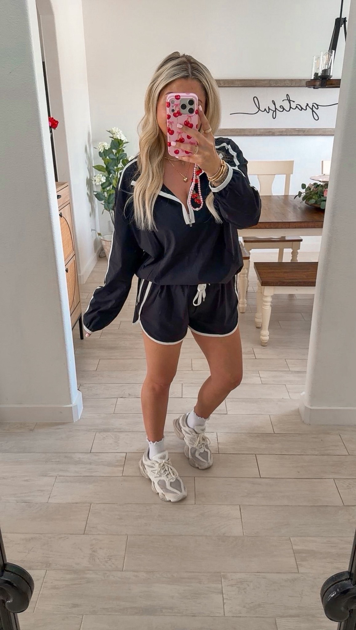 Comfy cute everyday outfit
Matching set m
New balance tts