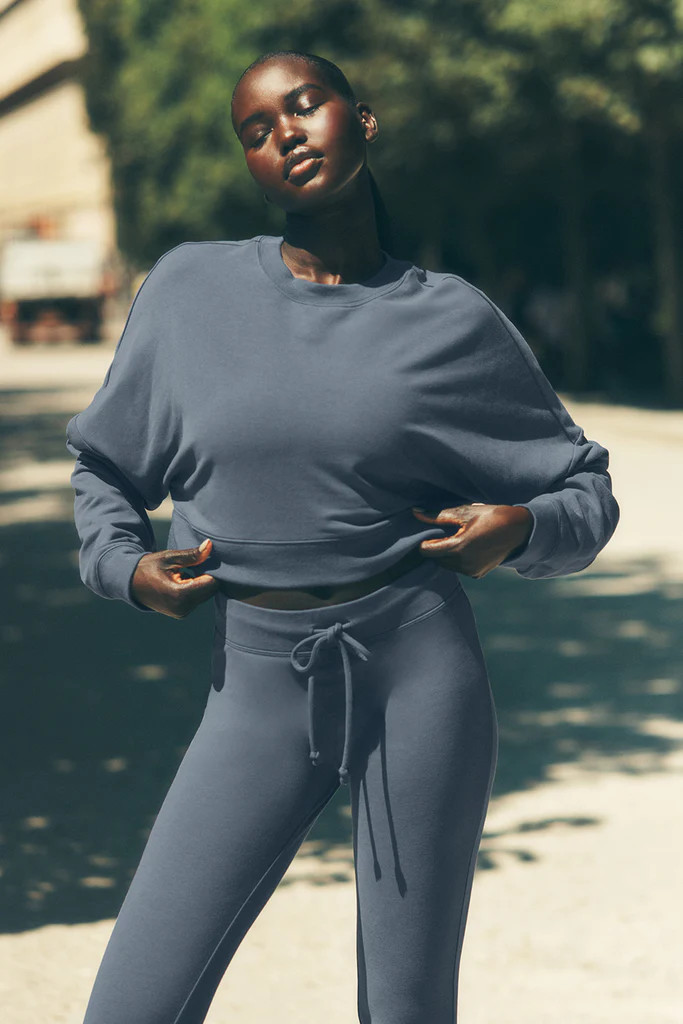 Cropped Sway Crew Neck Pullover - Bluestone | Alo Yoga (US)