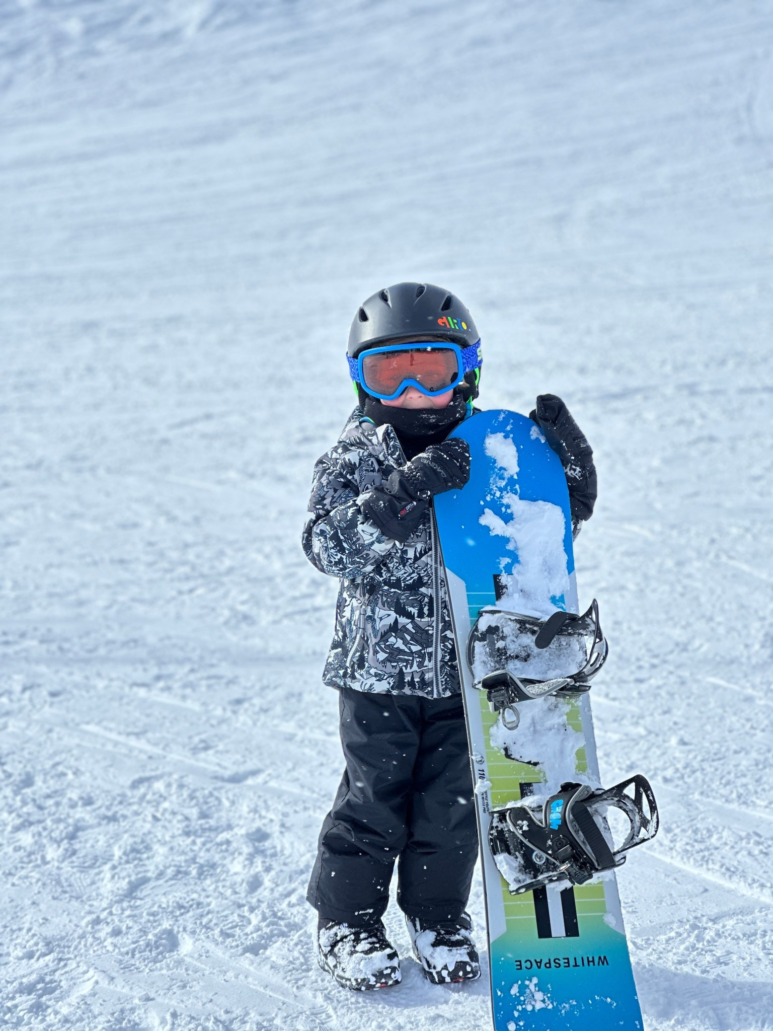 Kids snowboard gear 💙🖤

#snowboarding #kidsouterwear #kidssnowgear #obermeyer #whitespace #burton #snow 

#LTKFindsUnder100 #LTKSeasonal #LTKKids