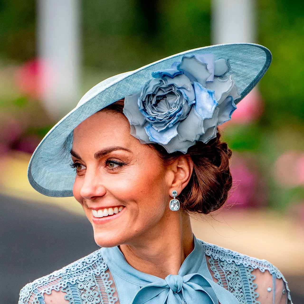 Talking about tea party dresses & fascinator hats to wear at our May 11th Mother’s Day market & tea party! You need to be there at this free event! Which hats do you love?