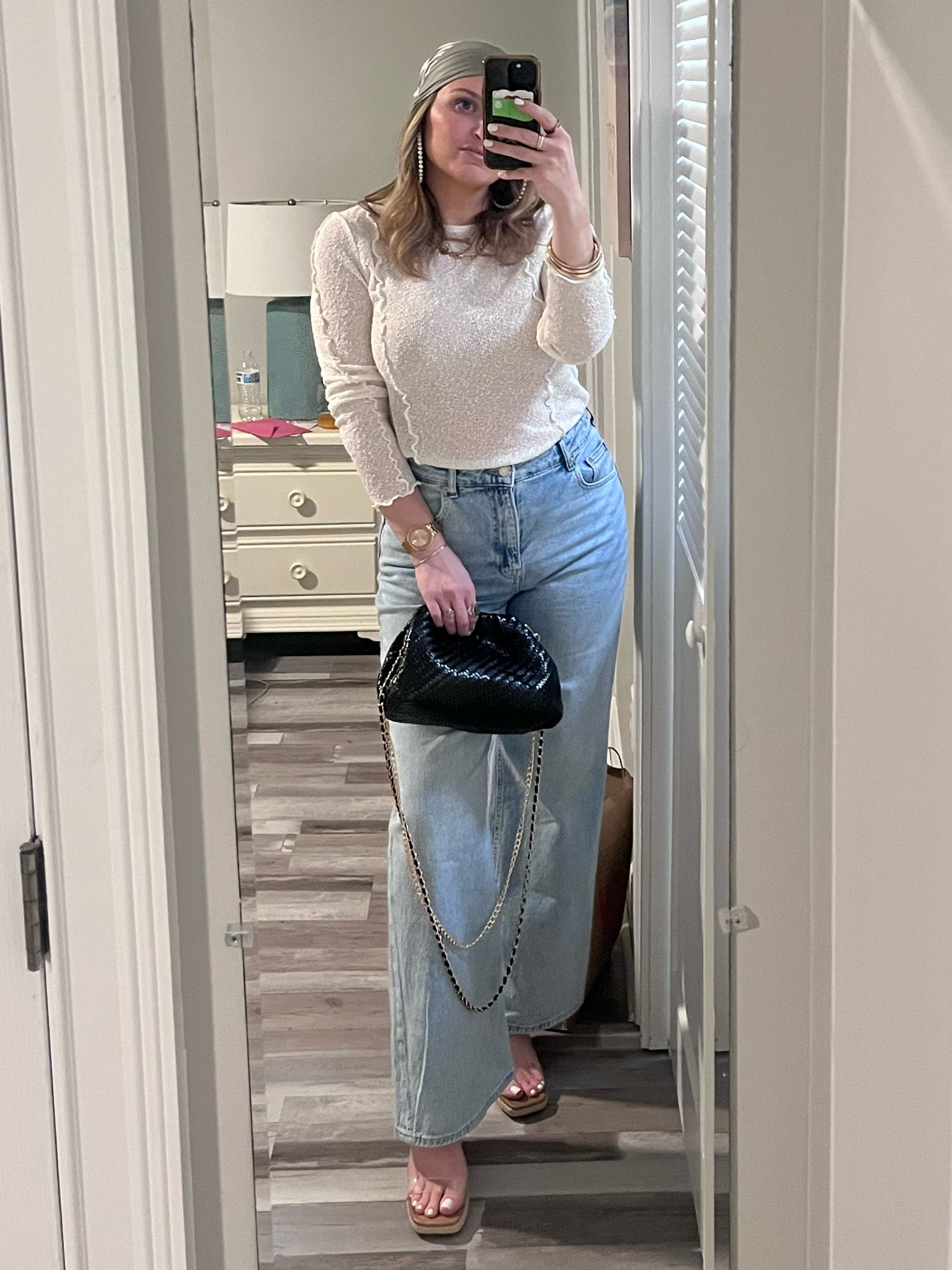 I feel like I’m always talking denim but likeee I can’t help it 💙 

H&M did me right in these high waisted wide straight leg jeans… full fit linked here 

Jeans, top, scarf = H&M 
Clutch = Anthropologie
Wedge = Steve Madden 

#basic #basics #denim #h&m #stevemadden #headscarf #anthropology #sheertop #clutch #springwear #springfit #datenight 

#LTKSeasonal #LTKover40