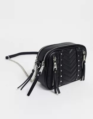 Pull&Bear – Nietenverzierte Umhängetasche in Schwarz | ASOS DE