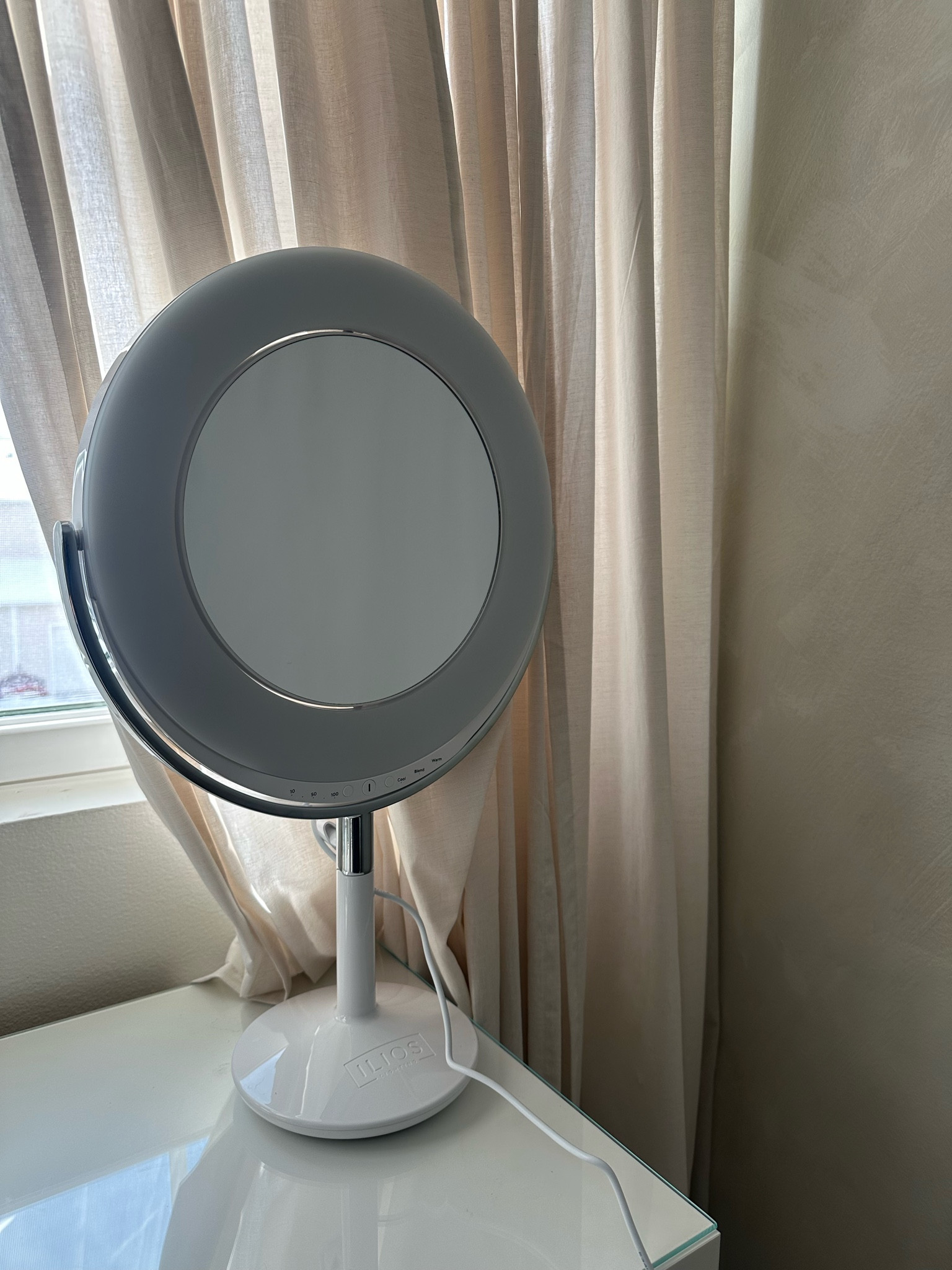 The best beauty light / ring light for makeup! #beauty #light #ringlight #makeuplight #contentcreatorlight 

#LTKGiftGuide #LTKBeauty #LTKHome