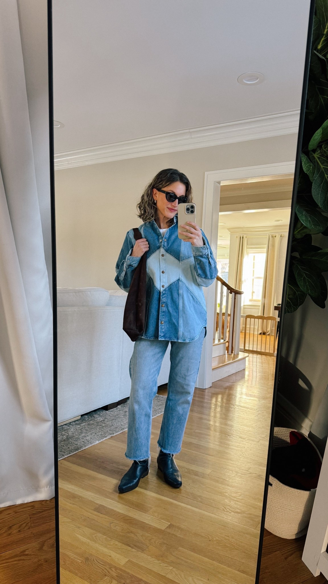 Look of the Day // 1.15

Uniqlo base layer underneath, XS, TTS for a slim fit. Madewell tee, XS, TTS. Sézane shirt, 2, take your larger size. Agolde denim, 24, take your smaller size. Bared Footwear boots, TTS. Aritzia coat, XS, TTS. Sézane scarf. Quince sunglasses and earrings. Gap bag  

#LTKootd #LTKPetite #LTKOver40