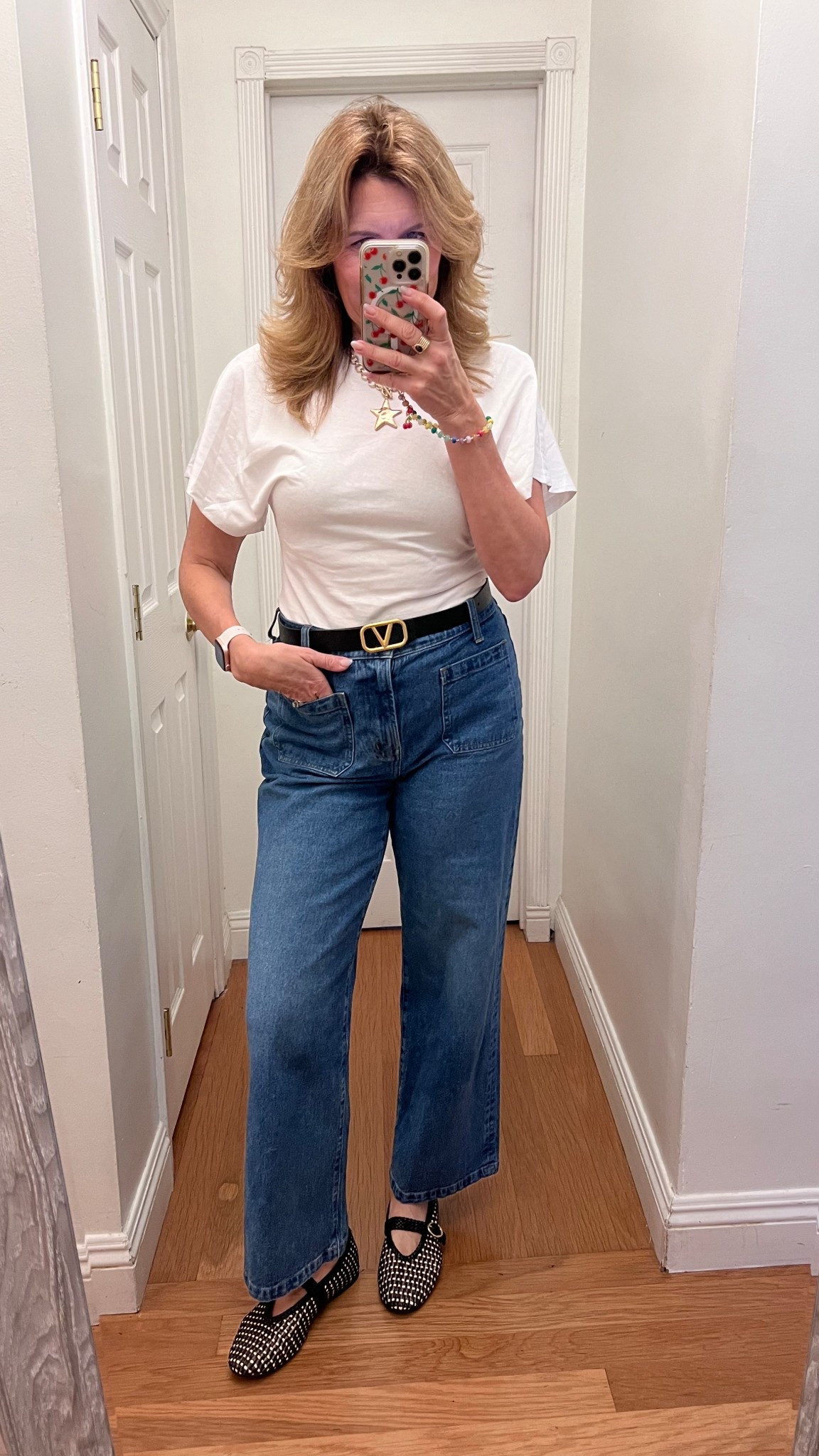 This tee is actually flattering! 

#LTKootd #LTKOver40