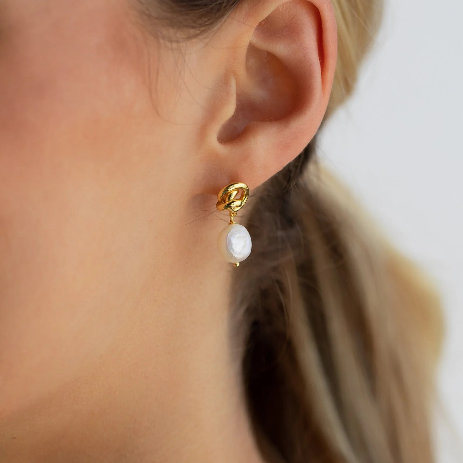 Knot Pearl Drop Earrings | Caitlyn Minimalist
