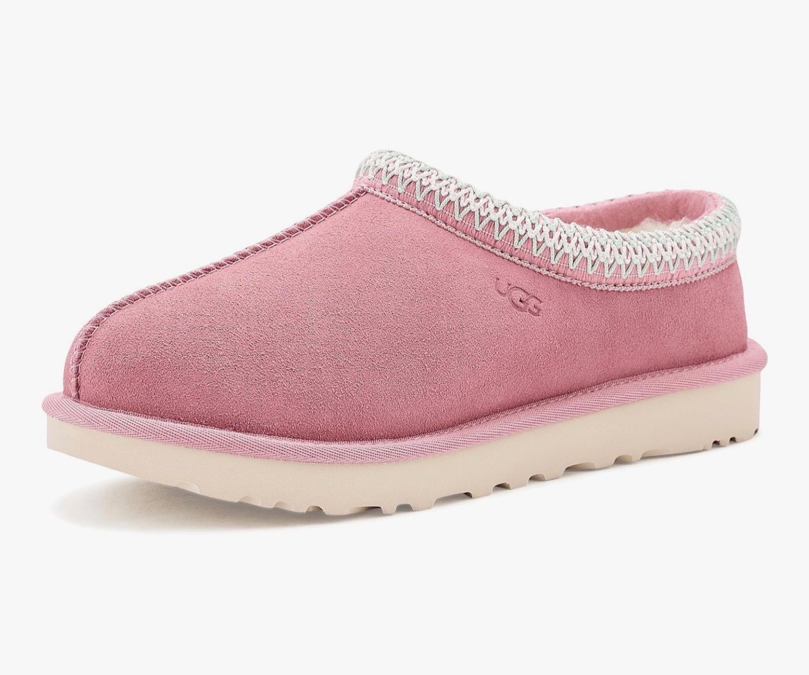 The limited edition Horizon Pink UGG Tasman Slippers are now available on Amazon and going super fast! Limited quantities of this Valentine’s exclusive colorway are being sold - these will be extremely hard to find coming up, so I recommend acting quickly if you’d like to get your hands on these. 

#LTKSeasonal #LTKootd