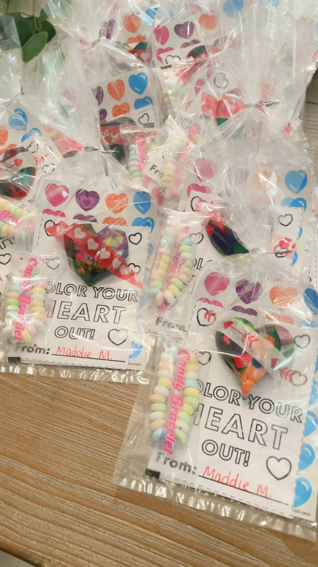 Making Heart Crayon Valentines! 

Free printable from @onesimpleparty 
Bake at 350 for 5 min. Some take longer to melt. 
.
.
.
#valentines #kidsvalentines #diykidsvalentines #diykidsvalentinesdaycards #valentinesday #valentinescrafts #valentinescraftsforkids