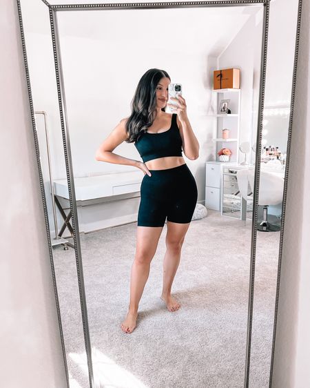 -Wearing an XL fits tts
-Comes in 15 different colors
-code ANGELICAFITZ for 15% off!

Athleisure, workout set, fitness, midsize outfit, plus size comfort

#LTKFitness #LTKmidsize #LTKcurves