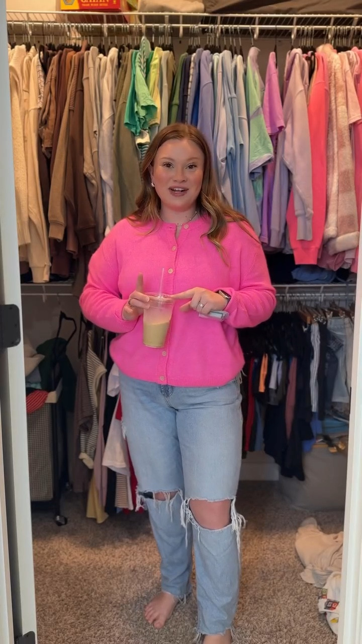 As someone who always reaches for a pullover when I get dressed, I’m trying to have fun and style up my day as if I have somewhere to be! It boost my mood and makes me more productive I feel like! 
#mom #grwm #getdresswithme #outfit #viral