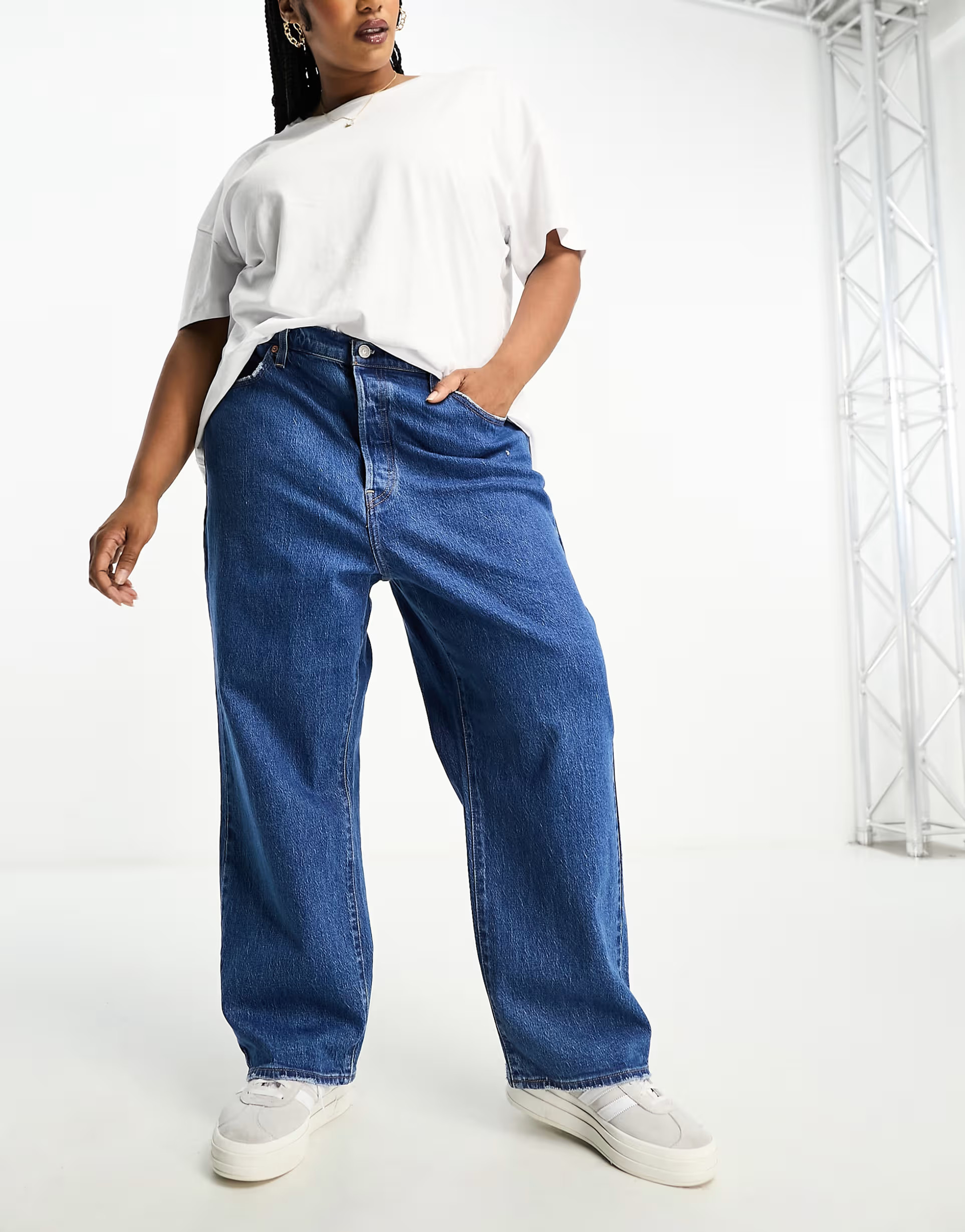 Levi's Plus Ribcage crop straight fit jeans in mid wash | ASOS (Global)