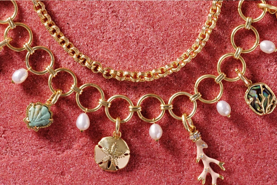 I need this necklace and the matching bracelet! 😍😍

#LTKSaleAlert #LTKGiftGuide #LTKTravel
