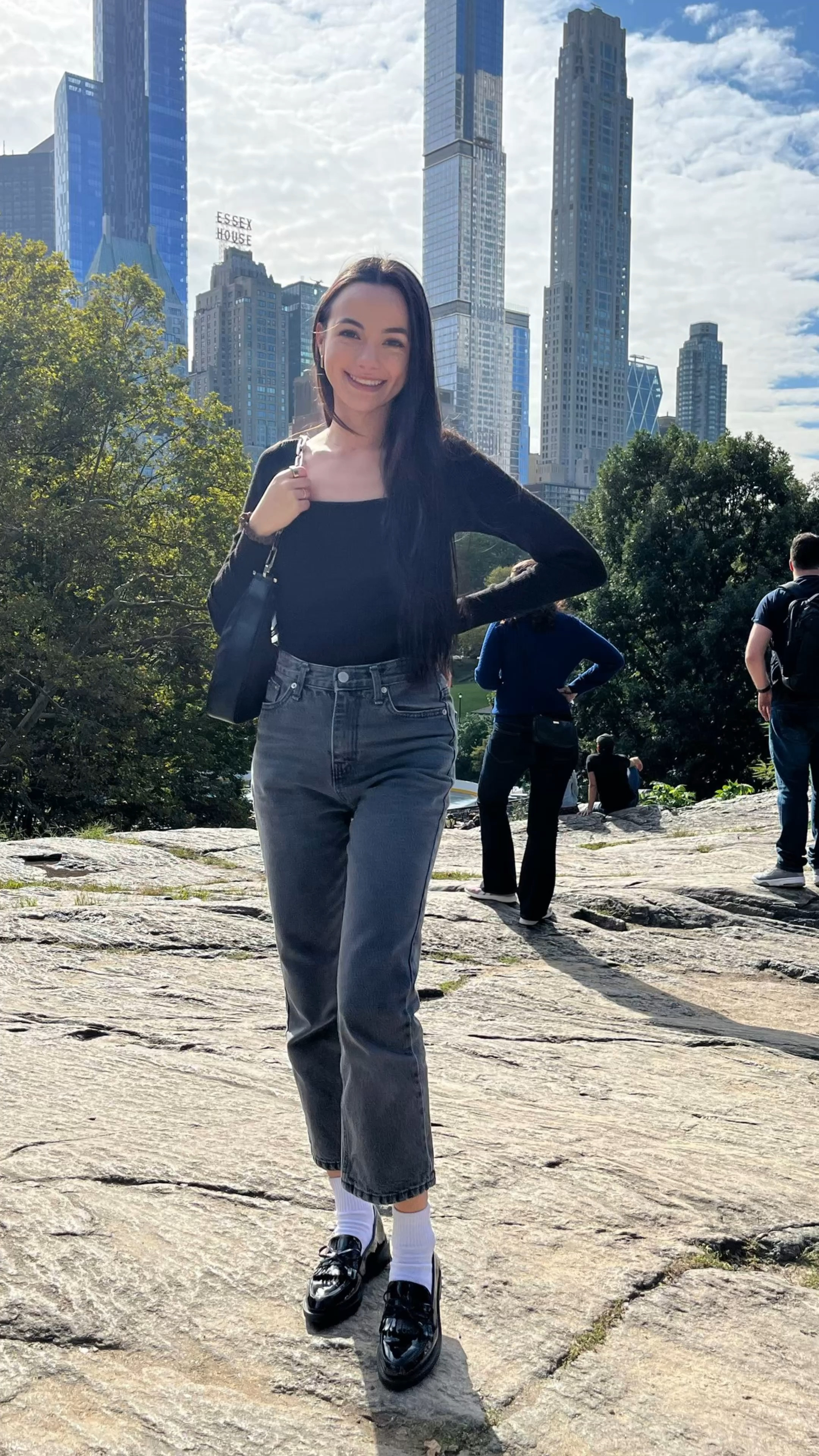 A sunny fall day in New York! 🖤

#LTKSeasonal #LTKstyletip #LTKtravel
