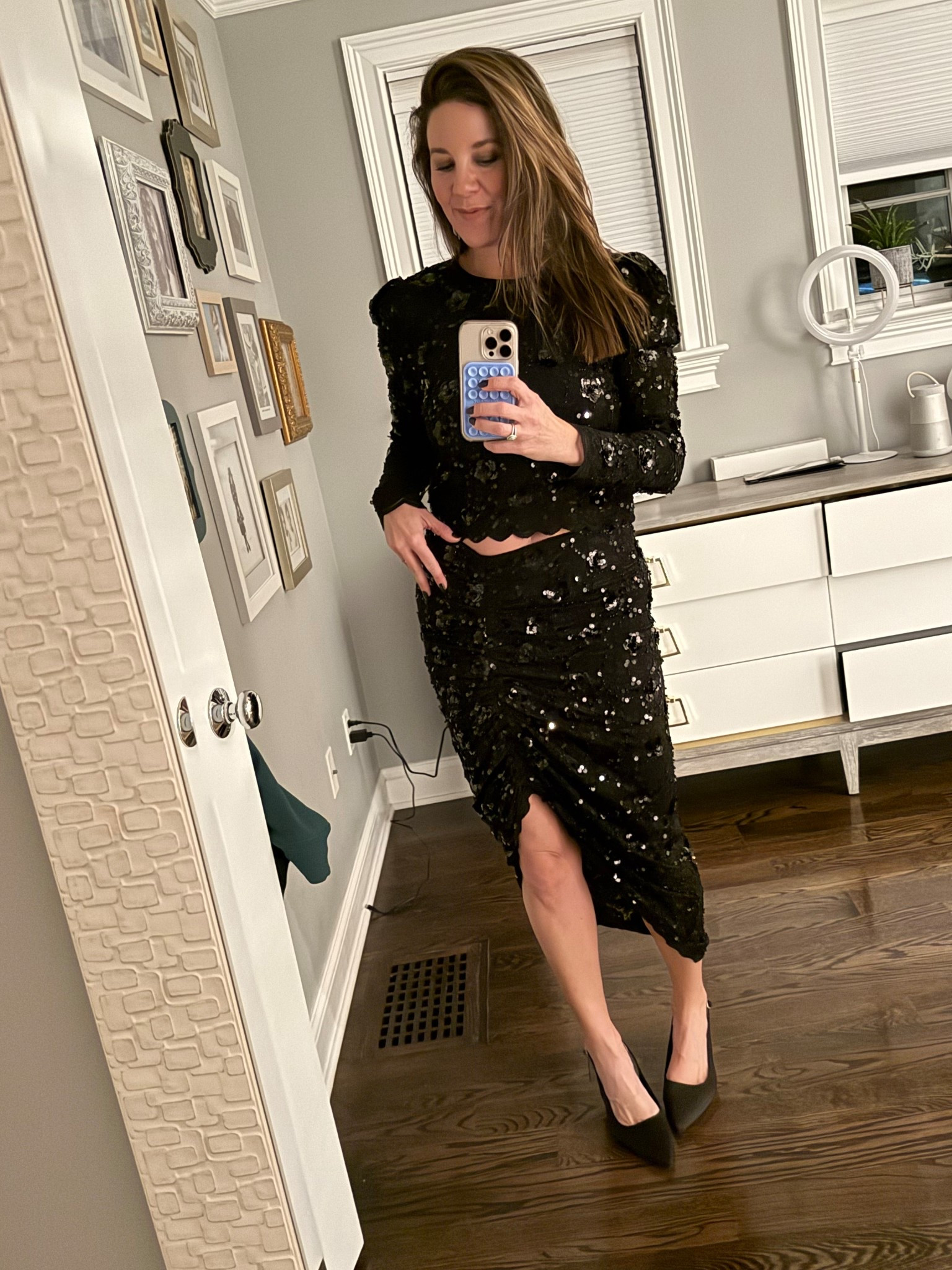 Last night’s #ootn for a holiday party ✨🖤  Stretchy separates for the win, plus my fave Target disco ball heels.

Love that I can wear both the top and the skirt separately— price per wear #amiright ?



#LTKootd #LTKHoliday #LTKOver40