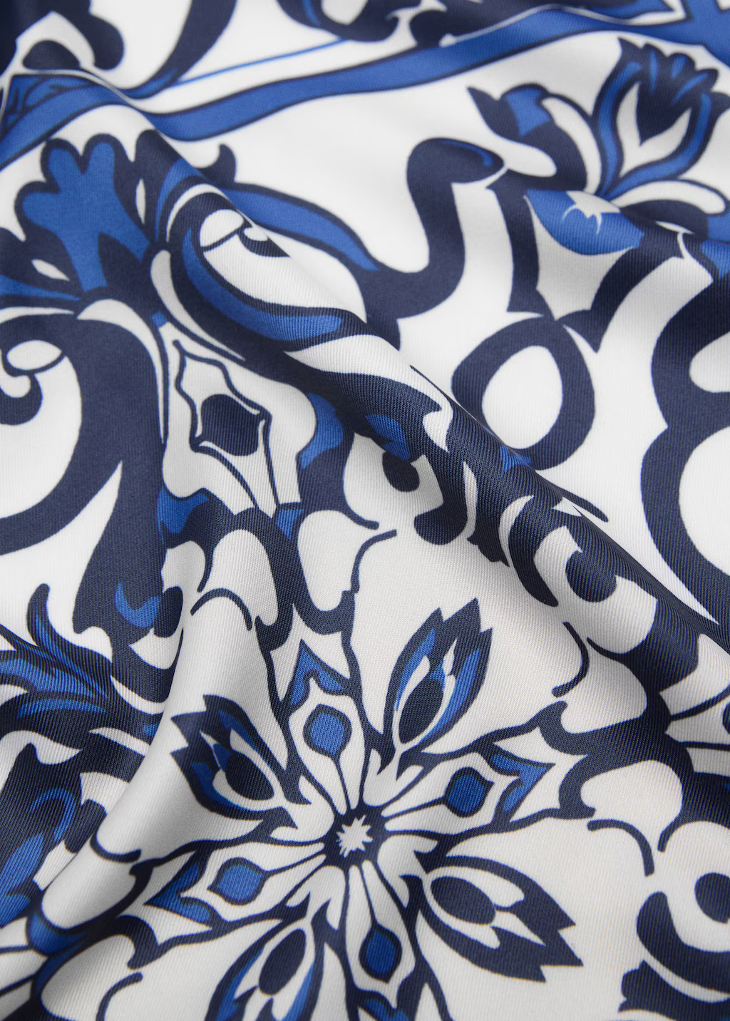 Foulard imprimé motifs carreaux - Femme | MANGO France métropolitaine | Mango EU