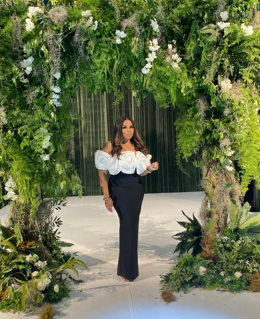 The category is BLACK & WHITE.. Here are a few of my fave finds! 🖤 🤍 

#LTKSaleAlert #LTKItBag #LTKStyleTip