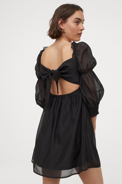 Short dress in woven fabric with a slight sheen. Square neckline, narrow elastication over the sh... | H&M (UK, MY, IN, SG, PH, TW, HK)