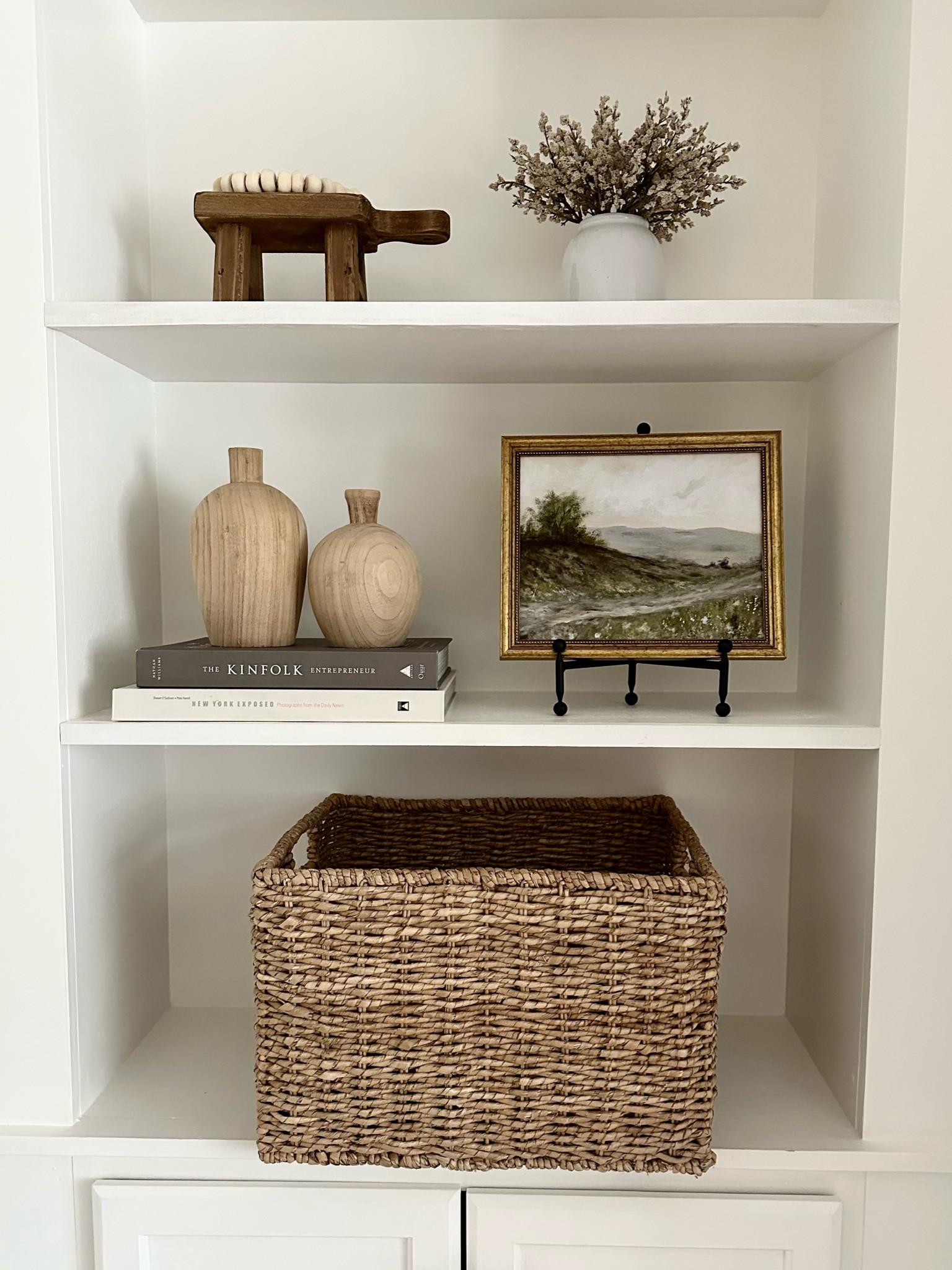 Fall Shelf Decor // Shelf Styling // Fall Shelf Styling // Fall Decor // Shelf Styling Ideas // Living Room Built-Ins // Shelfie // 

#fallfinds #builtins #shelfstyling #livingroom #falldecor #shelfie #worldmarket #amazonfind #homedecor #fallstyle
