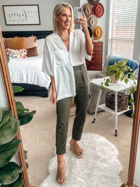 Cargo pants OOTD
Pants fit TTS with most fit in the hips and thighs—wearing size 4
Linked similar items to those that are no longer available [shoes and top]

#LTKworkwear #LTKunder50 #LTKstyletip