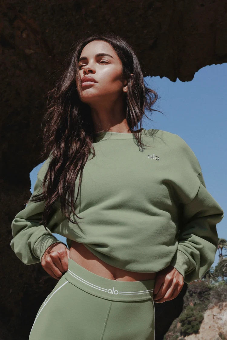 Accolade Crew Neck Pullover | Alo Yoga