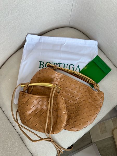 BOTTEGA sardine with store packaging - genuine cowhide leather . Lots of colors available. One link is for the large size and the other is for the small!