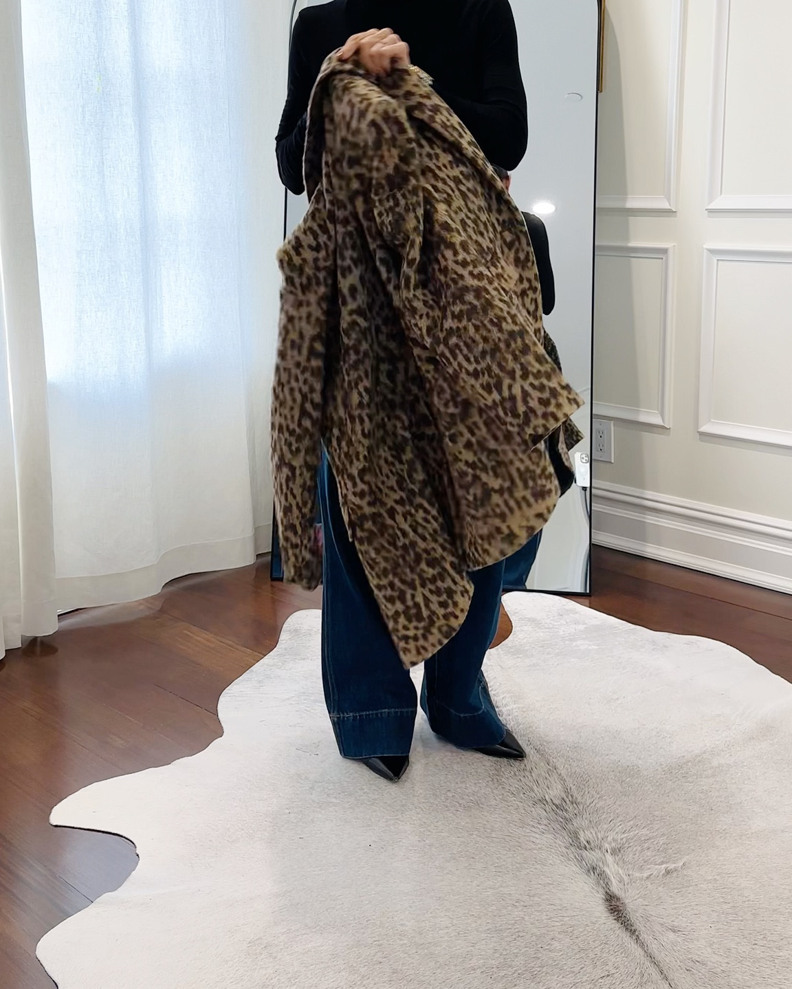 Elevated casual OOTD . Wearing my new leopard jacket. This piece is somewhere between a blazer and a jacket. I love the longer length. It’s a great  outfit topper that will transform any look. On sale now 40% off!!! Almost all solid out!