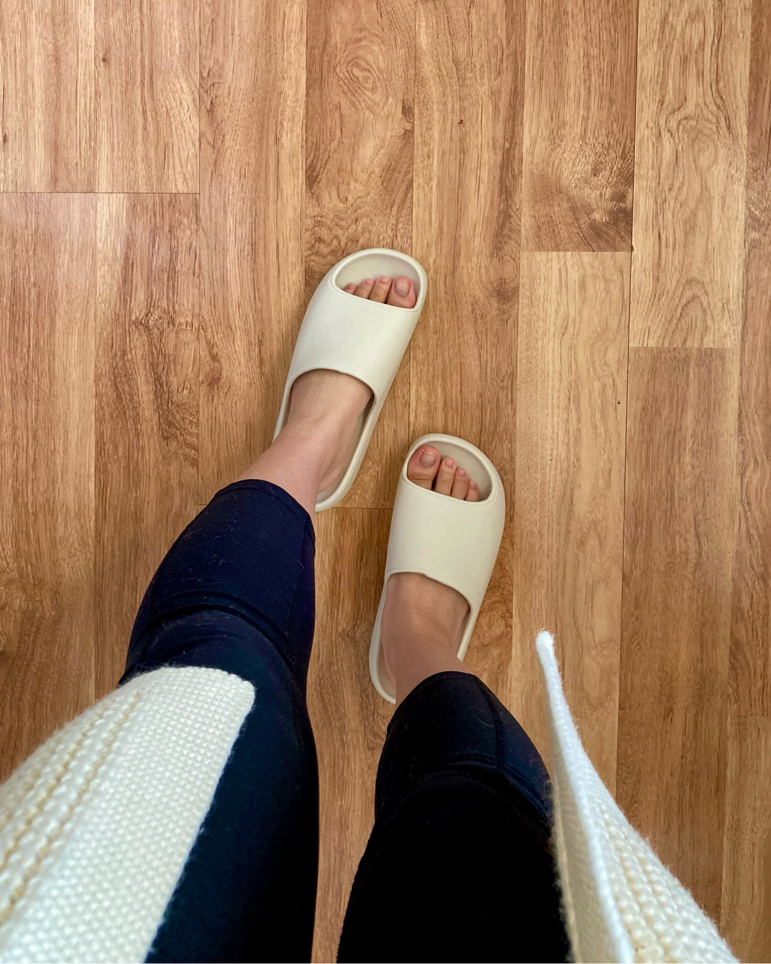 Pillow cloud slippers from Target. 
Ordered true to size.
Brand: Wild Fable

Great for around the house!


#LTKshoecrush #LTKstyletip #LTKhome