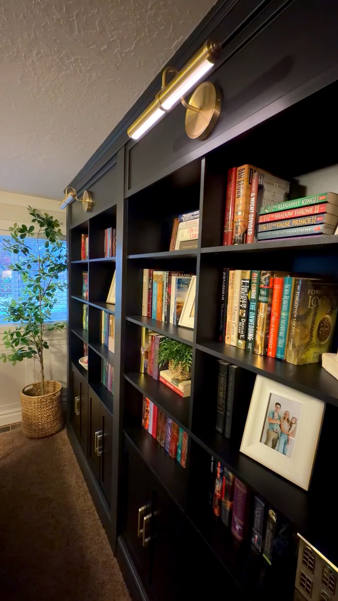 Style your bookshelves with these fun pieces! 🖤

#LTKHome