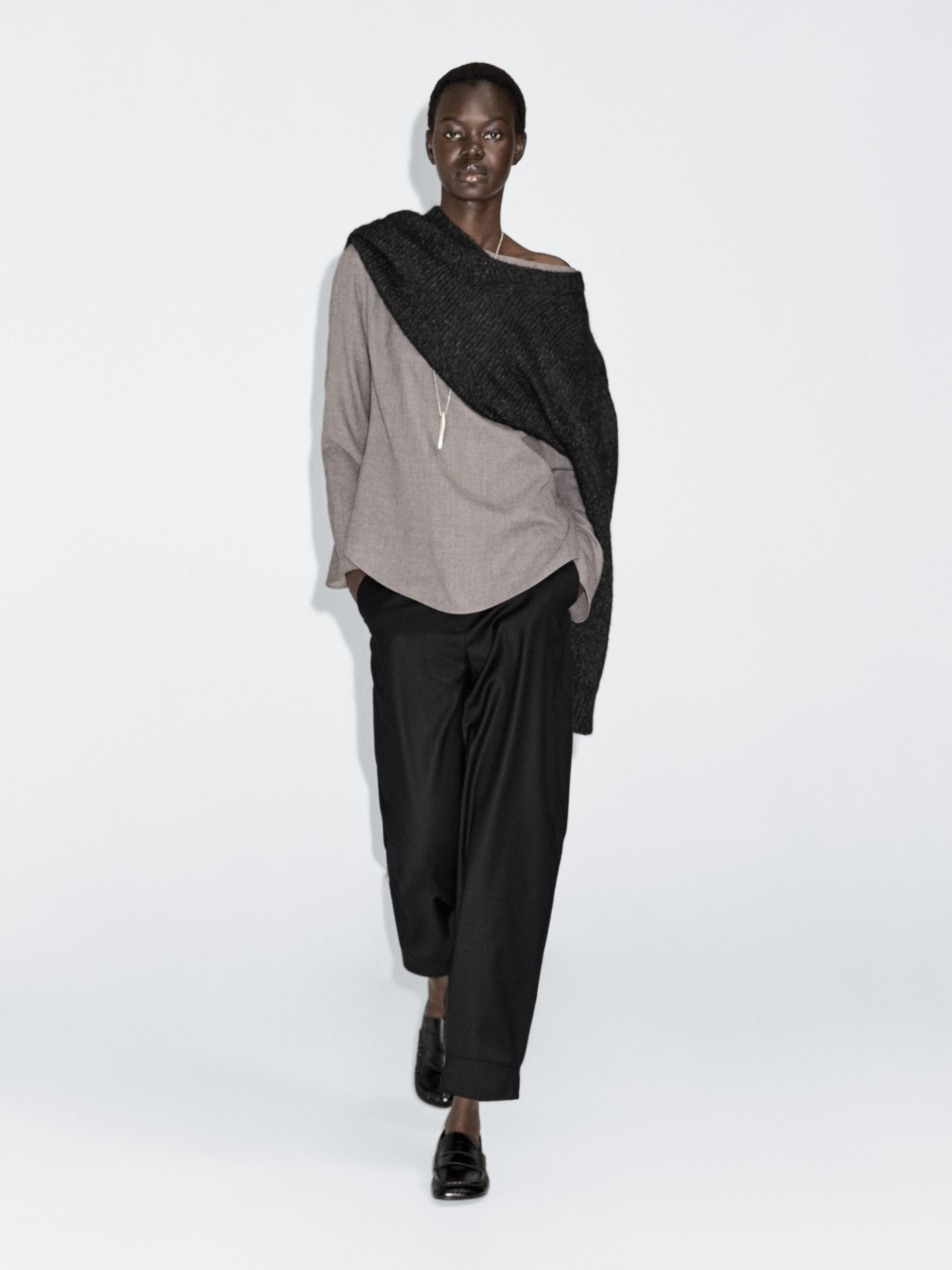 Wool blend trousers with buckle detail | Massimo Dutti US