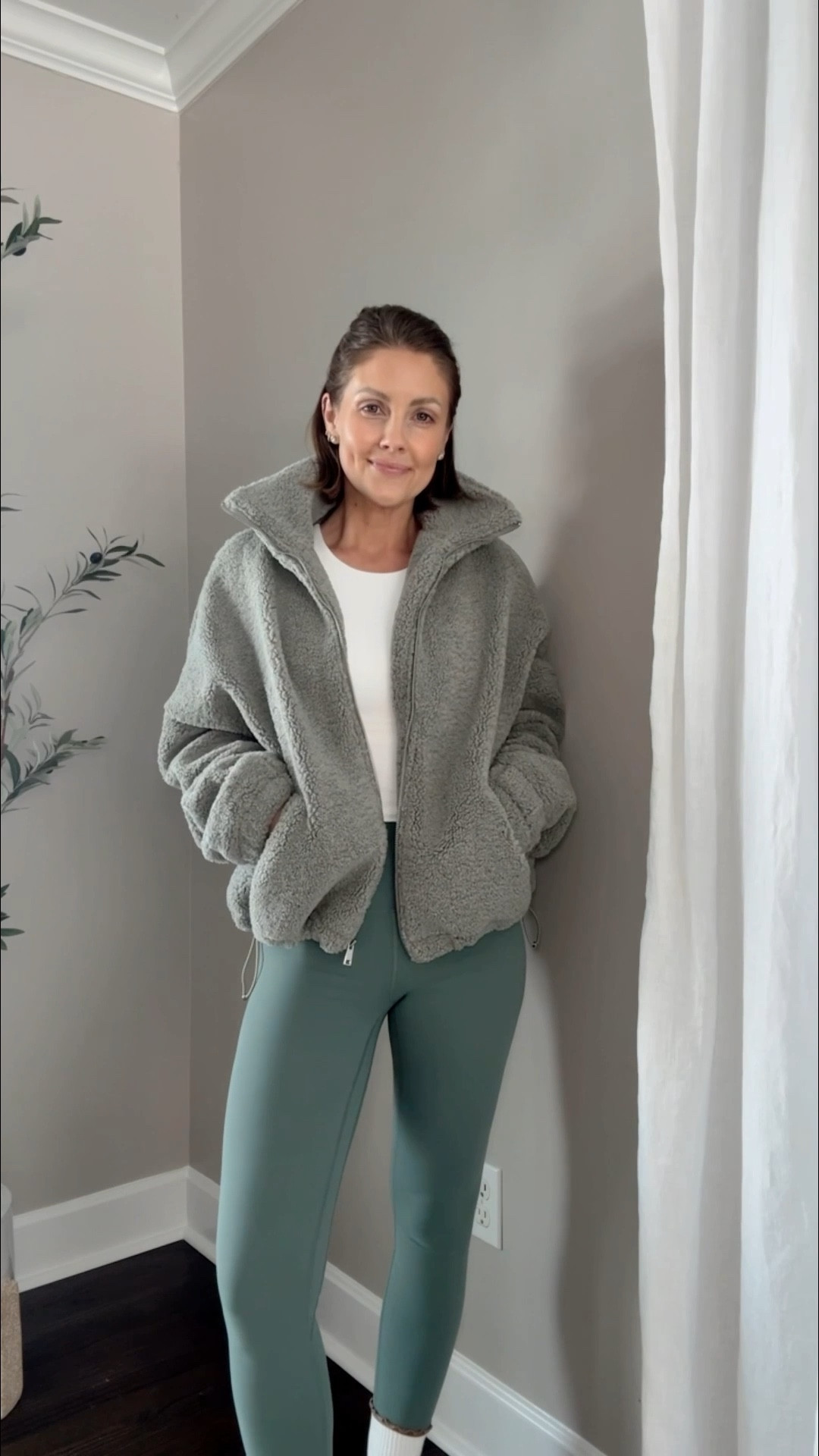 Amazon workout fit 🤍 XS Sherpa fleece / Small sports bra tank / XS leggings 

#LTKfitnessgoals #LTKActive #LTKPetite